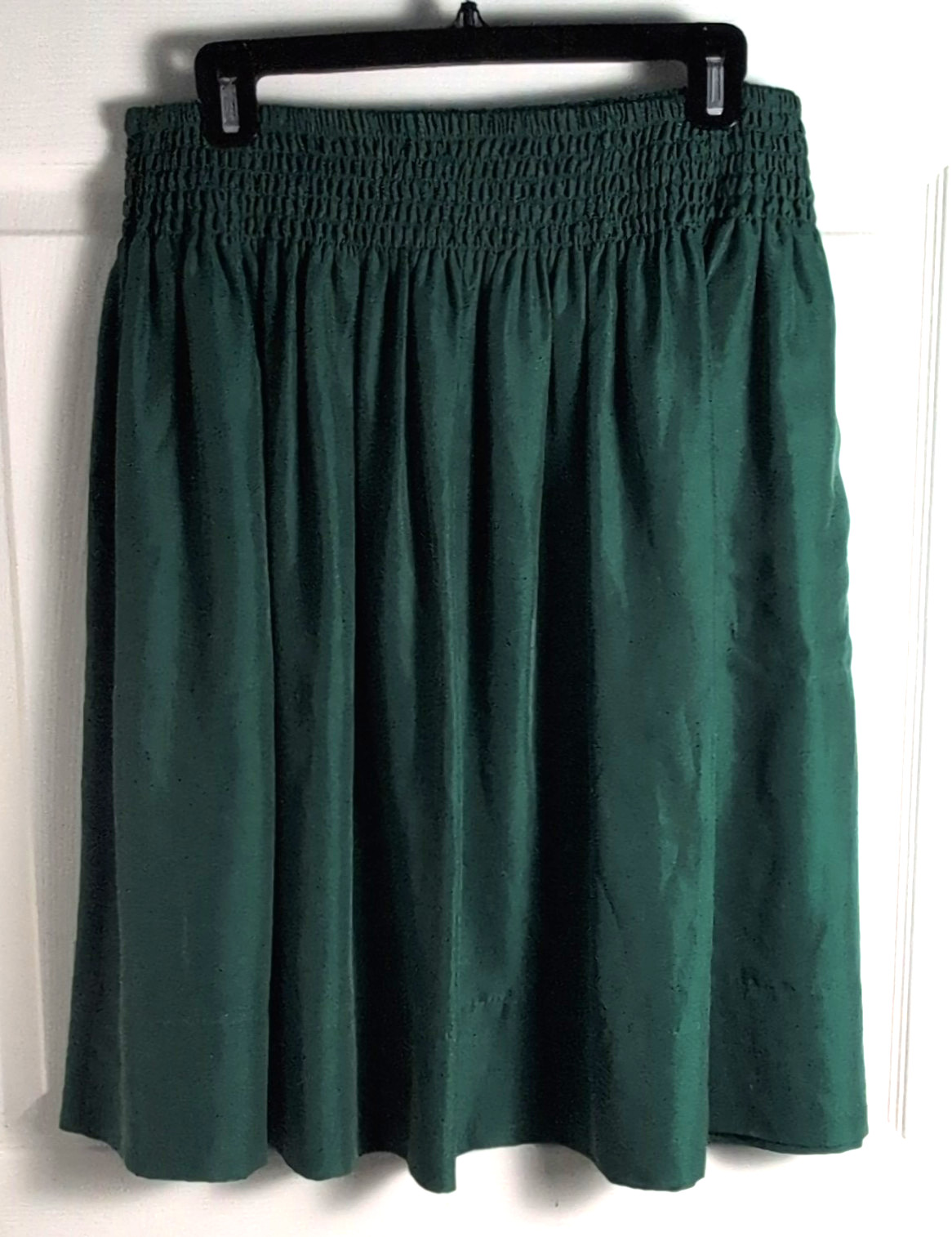 Talbots SZ M 100% Silk Smocked Elastic Waist Knee Skirt Emerald Green Pockets