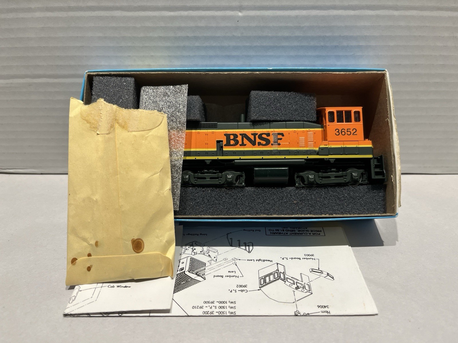 Athearn Blue Box SW1000 Switcher  BNSF 3652 Powered DC