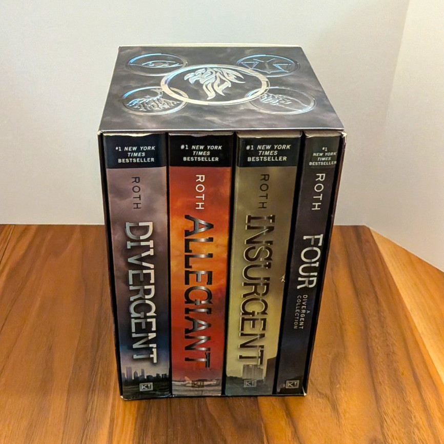 Veronica Roth Divergent Series Paperback Box Set Complete 4 Books with Slip Box Veronica Roth Divergent Series Paperback Box Set Complete 4 Books with Slip Box