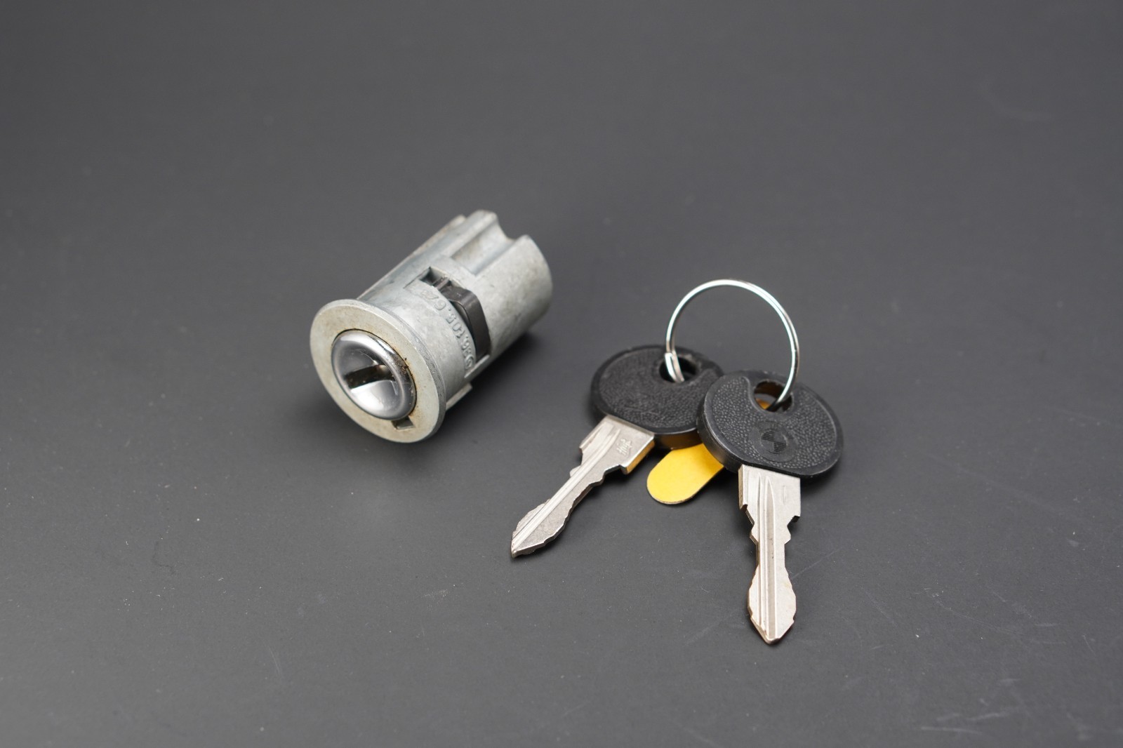 NOS BMW E12 E21 E28 E24 E23 Ignition Lock Cylinder With Keys OEM 32321108976 NOS BMW E12 E21 E28 E24 E23 Ignition Lock Cylinder With Keys OEM 32321108976