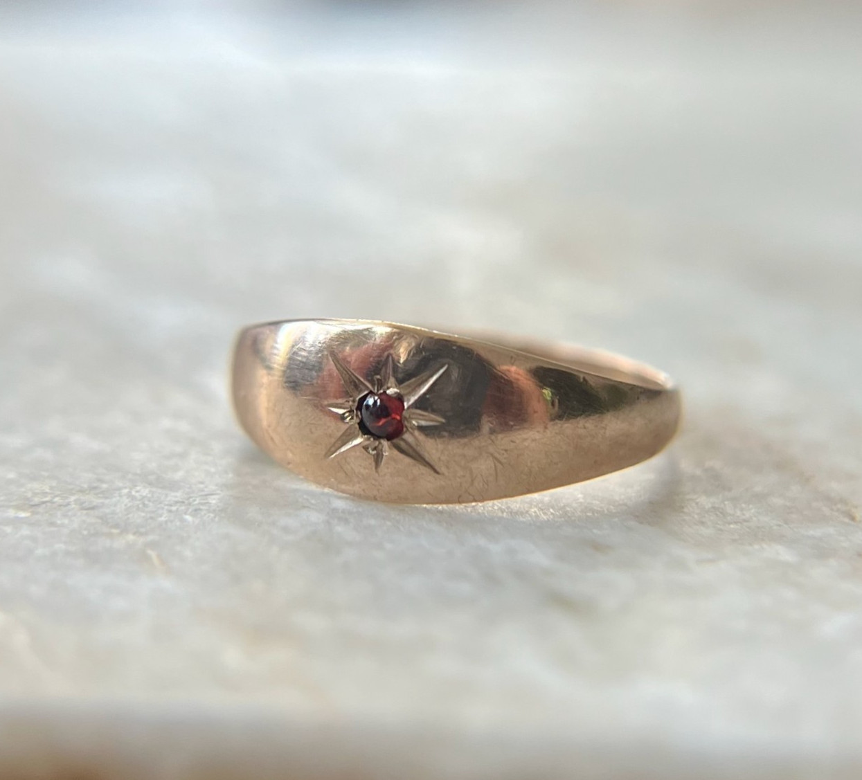 Vintage 10K Yellow Gold Red Stone Star Engraving Baby Pinky Ring, Size 2.75