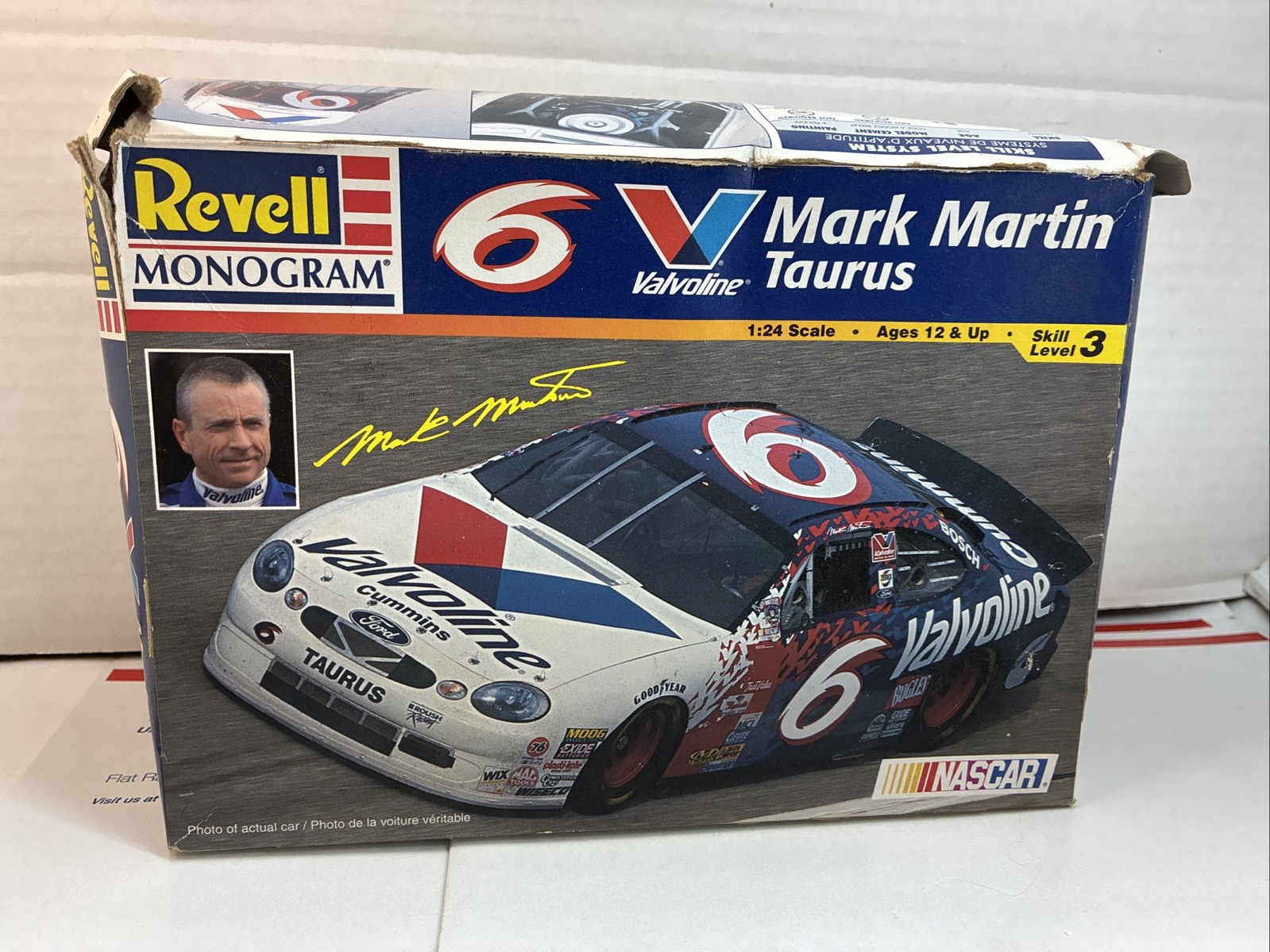 Revel Monogram #6 Mark Martin Valvoline Taurus 98 Model Kit 1:24 Opened Ford Revel Monogram #6 Mark Martin Valvoline Taurus 98 Model Kit 1:24 Opened Ford