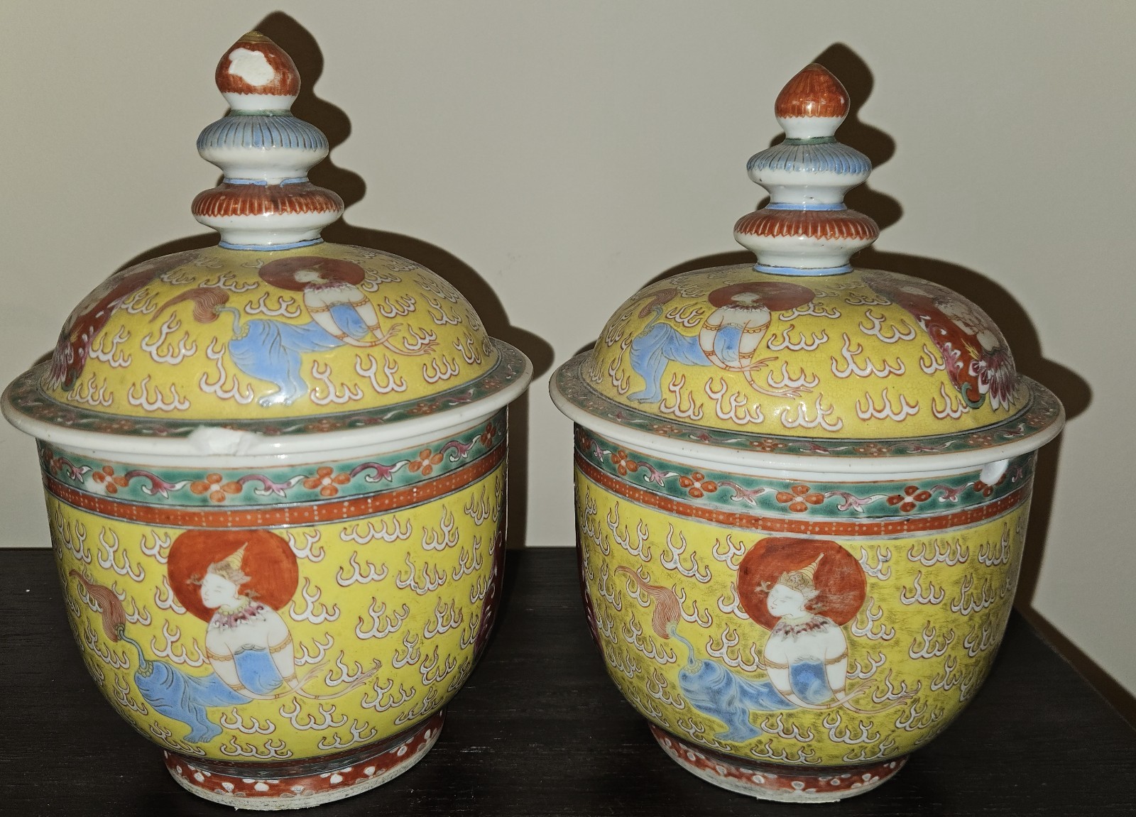 Antique Rare Chinese Export Porcelain Thai Bencharong Pair of Jars Antique Rare Chinese Export Porcelain Thai Bencharong Pair of Jars