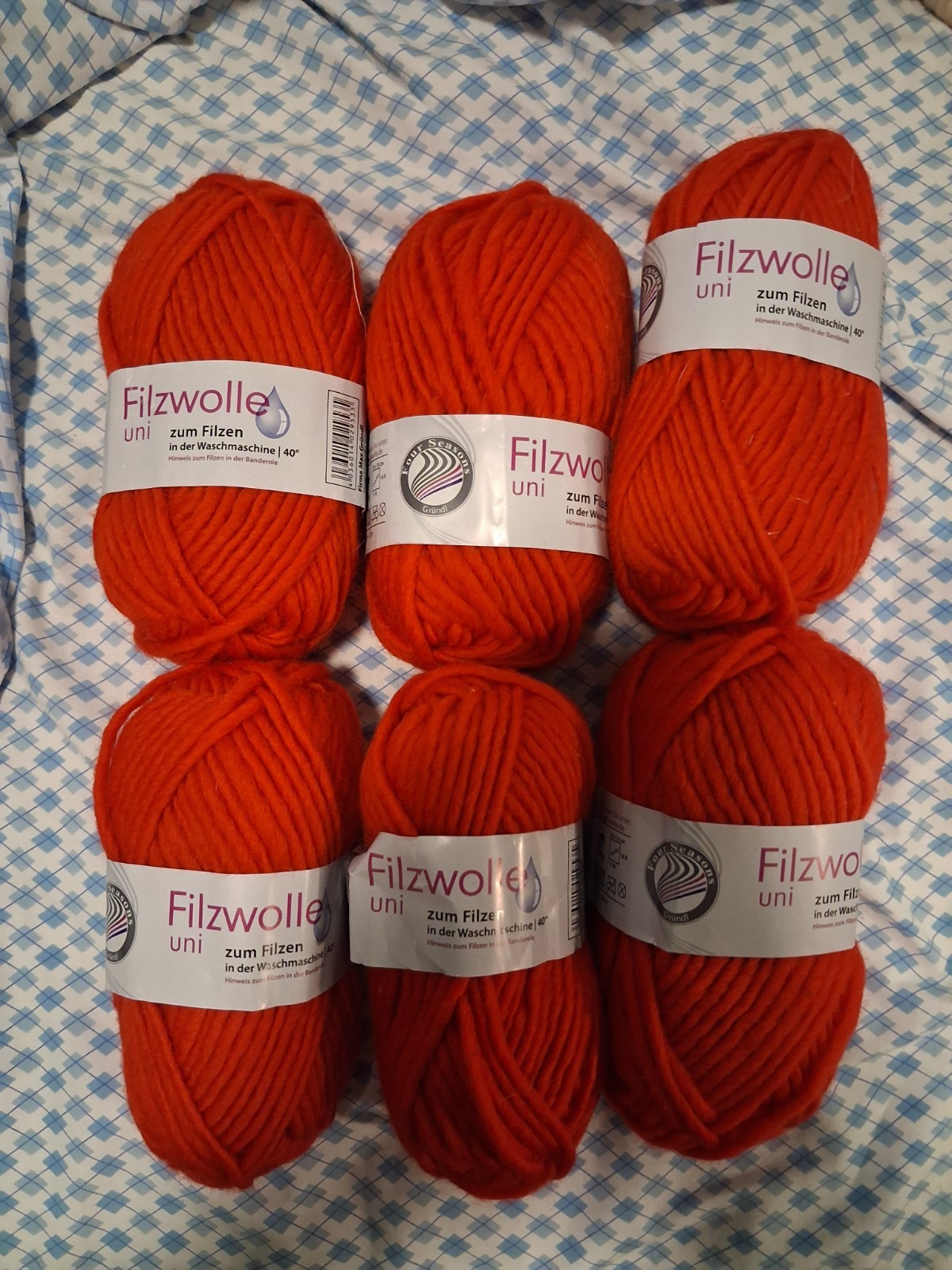 6 Skeins Four Seasons Filzwolle Uni Yarn. 100% vrgin wool. 50g. RED