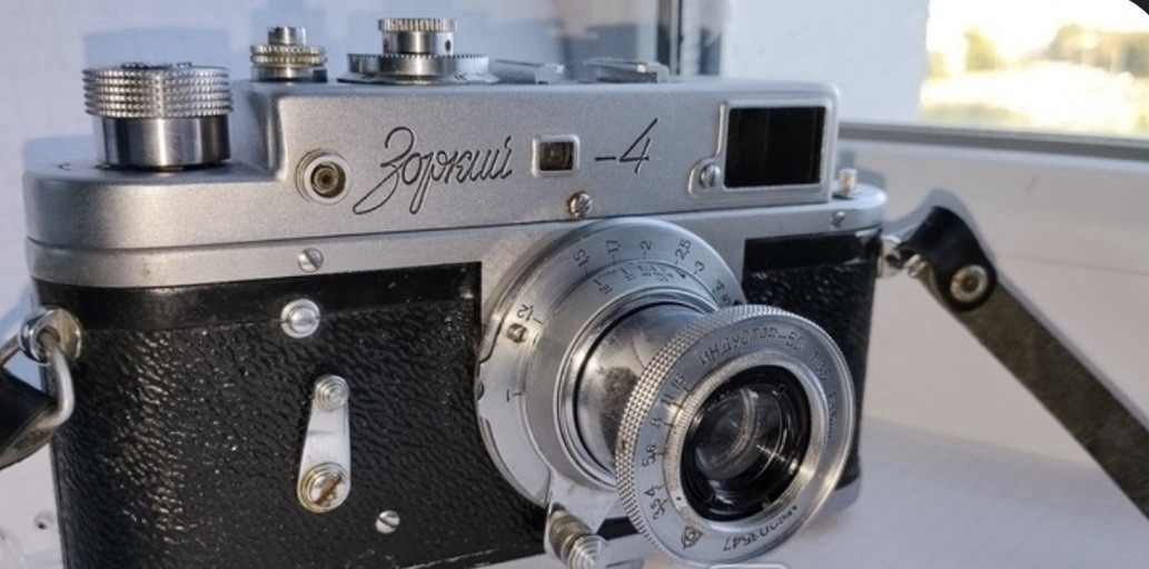 Zorki 4 Rangefinder Camera with Industar-22 Lens – Excellent Condition –