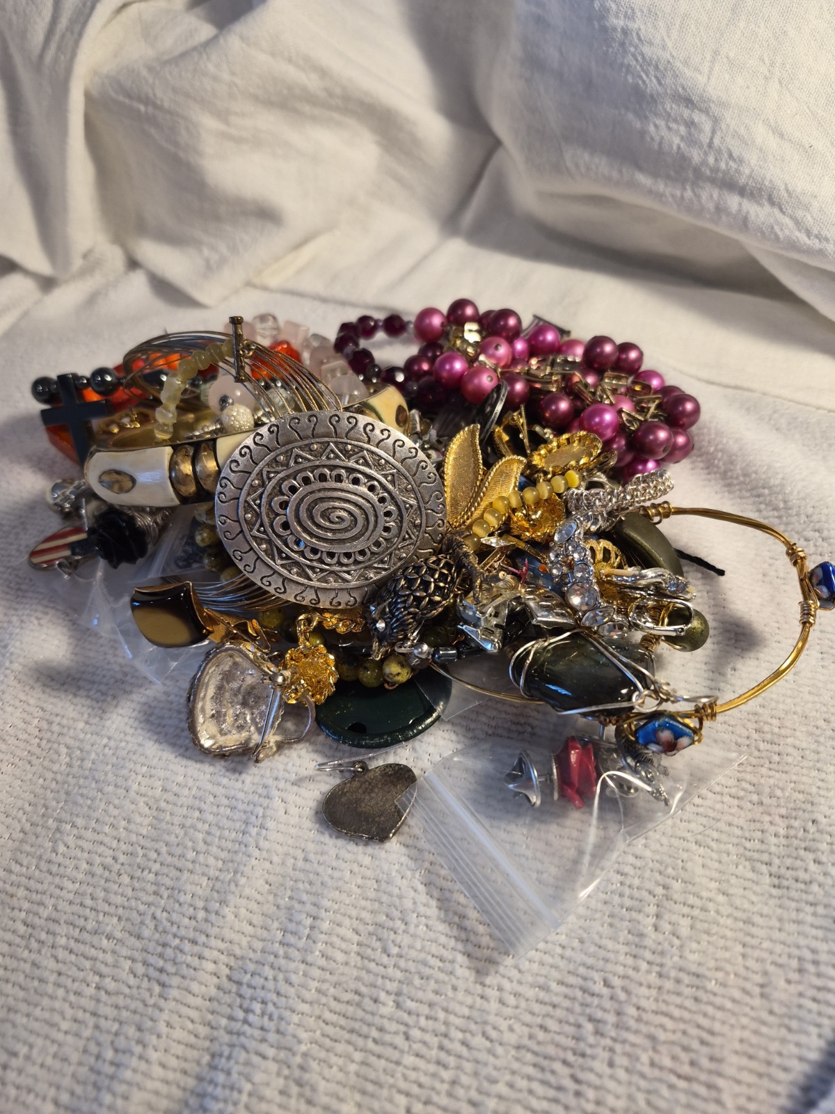 1pound Mystery Mixed Vintage And Artisan Pieces Of Jewelry That Are Wearable 1pound Mystery Mixed Vintage And Artisan Pieces Of Jewelry That Are Wearable