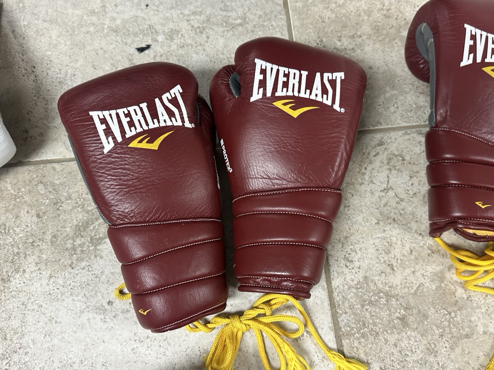 Everlast Protex Lace-Up Leather Boxing Gloves 8oz – Original Pro Model Everlast Protex Lace-Up Leather Boxing Gloves 8oz – Original Pro Model
