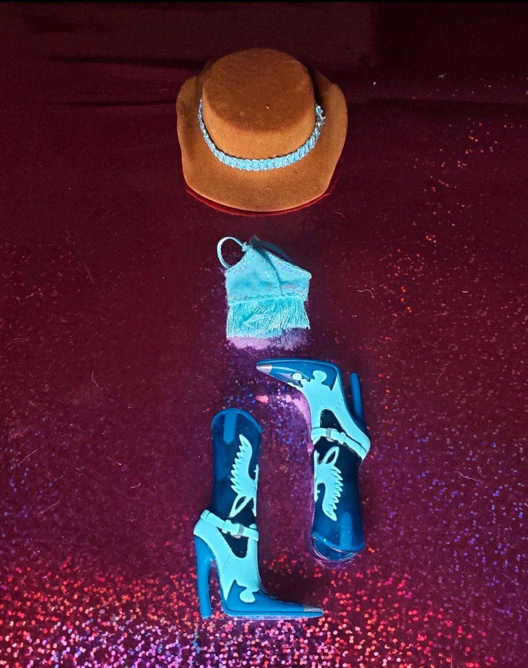 HTF Vintage 2005 MGA Bratz Wild West Kiana Shirt Hat Boots Outfit HTF Vintage 2005 MGA Bratz Wild West Kiana Shirt Hat Boots Outfit