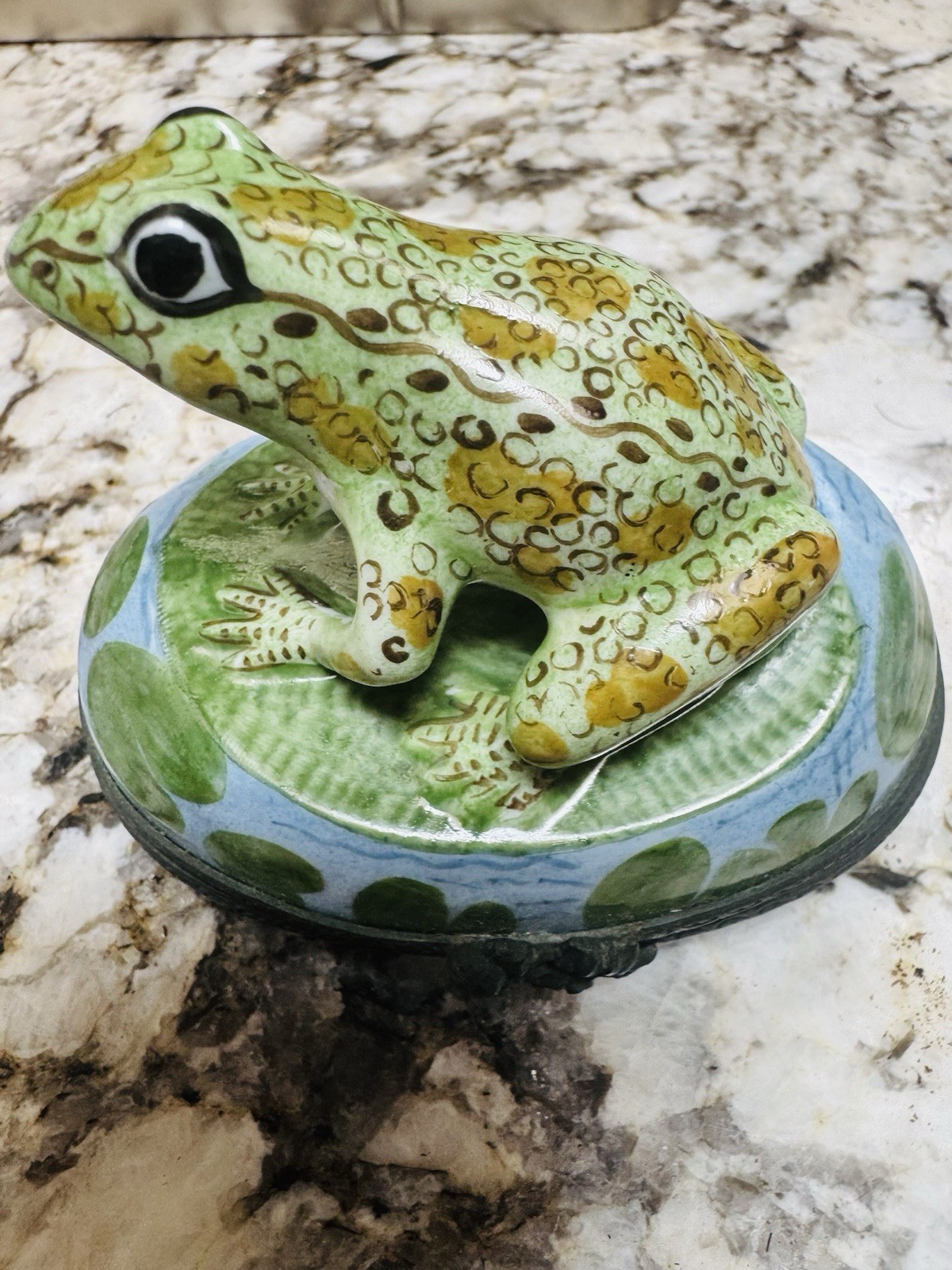 Vintage Limoges Peint- main Frog on Lilypad Vintage Limoges Peint- main Frog on Lilypad