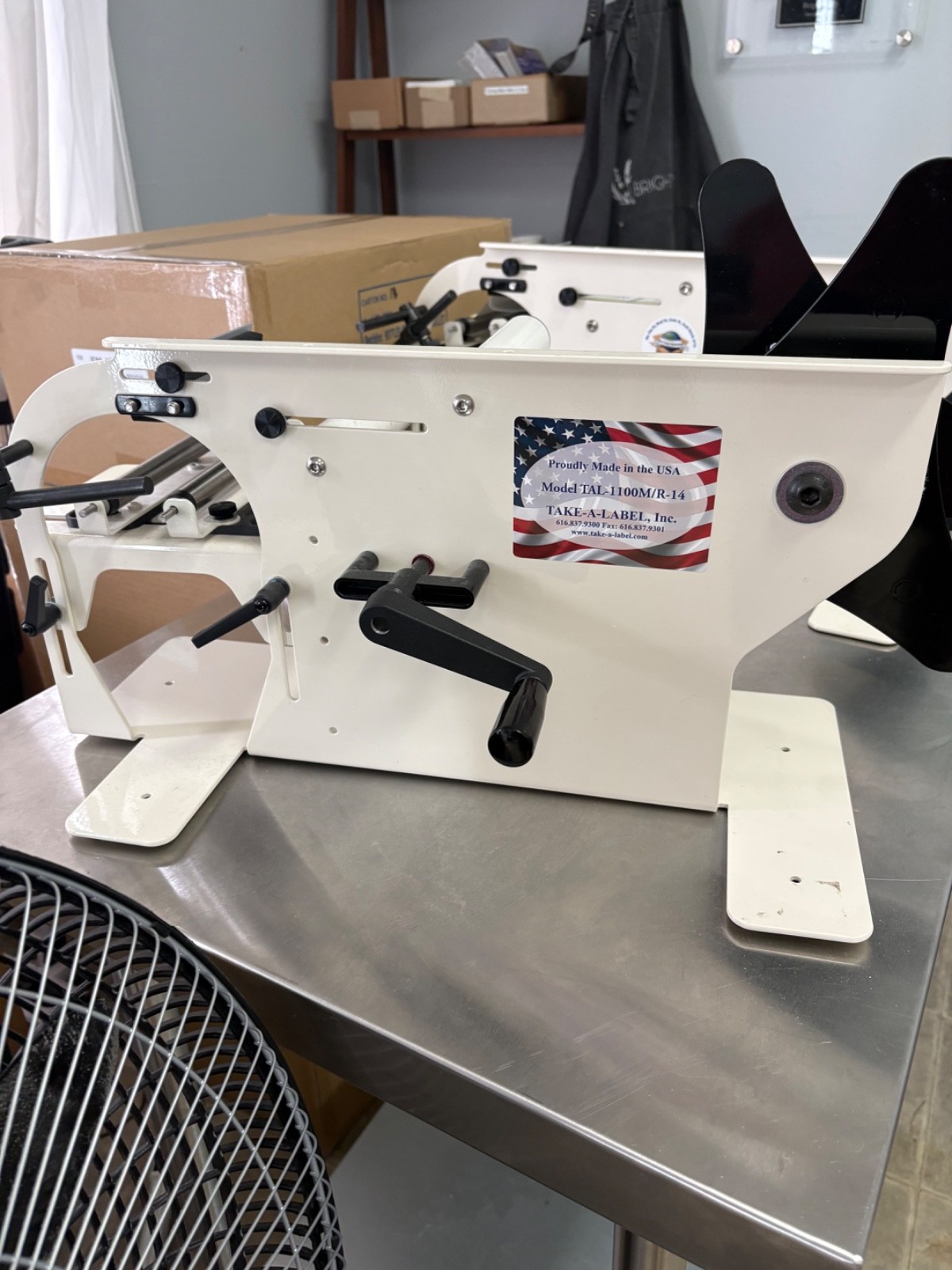 Take-a-Label TAL-1100MR Manual Round Product Label Applicator
