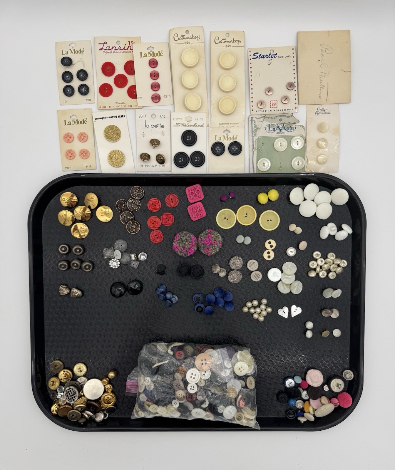 VINTAGE LOT OF BUTTONS ESTATE ATTIC FIND. New And Old Unique Buttons VINTAGE LOT OF BUTTONS ESTATE ATTIC FIND. New And Old Unique Buttons