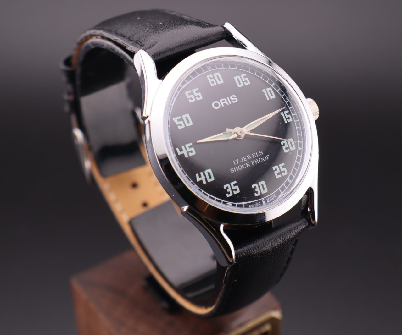 Oris Vintage Hand Winding Mechanical 17 Jewels Men's Wrist Watch - Swiss Made