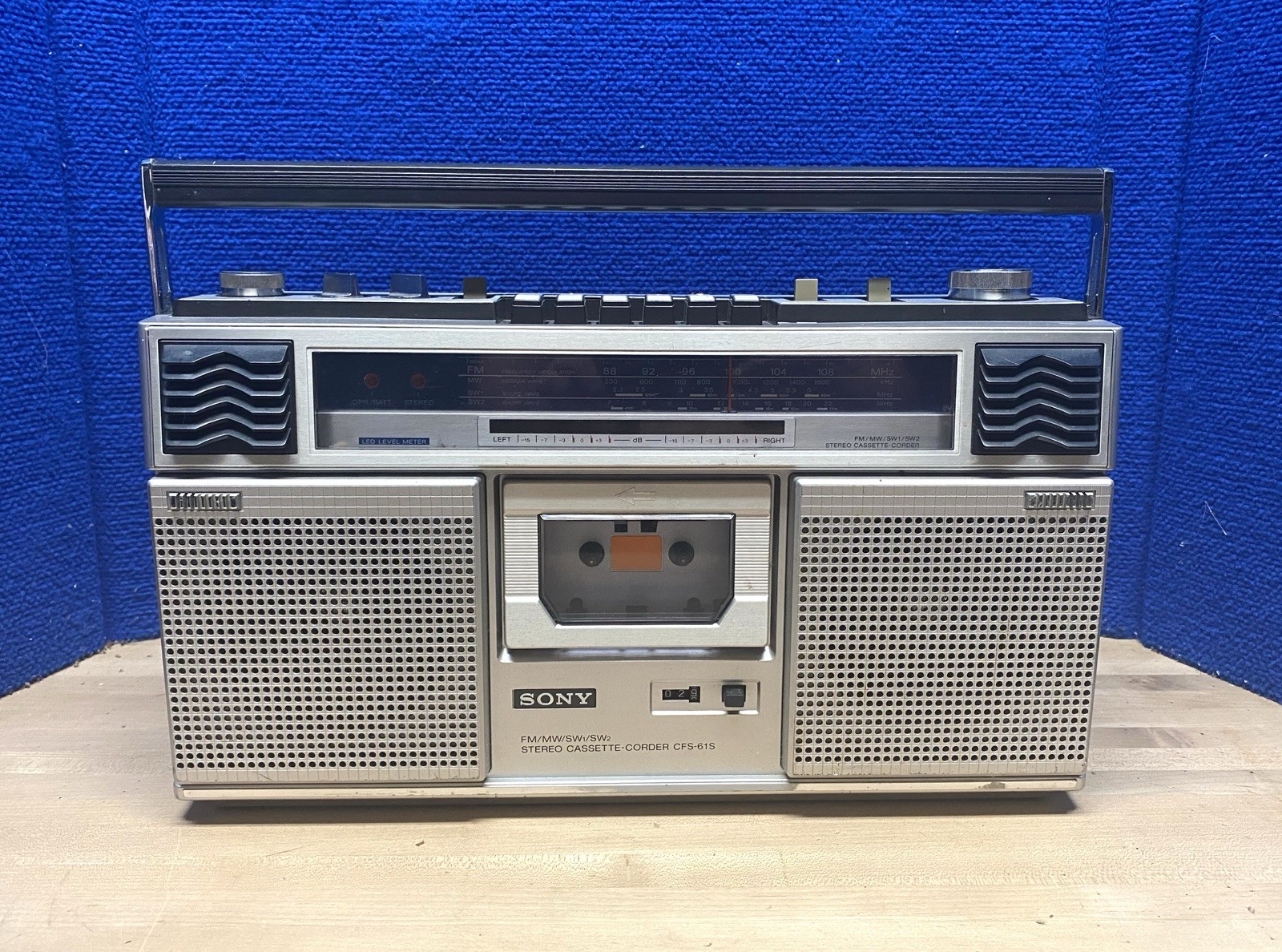Vintage Sony CFS-61S Boombox Blaster Cassette Player Radio 1980’s CFS Made Japan Vintage Sony CFS-61S Boombox Blaster Cassette Player Radio 1980’s CFS Made Japan