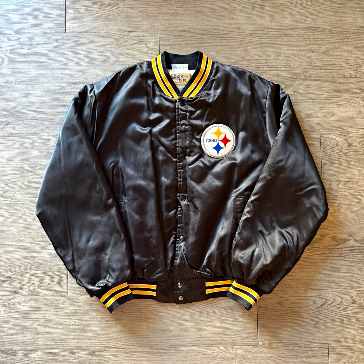 Vintage Chalk Line Pittsburgh Steelers NFL satin jacket with embroidered logo Vintage Chalk Line Pittsburgh Steelers NFL satin jacket with embroidered logo
