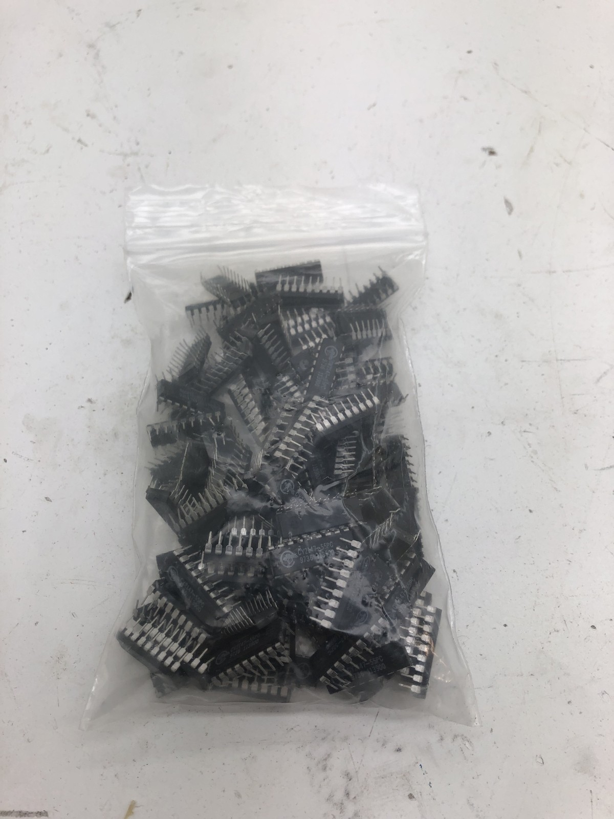 (Qty.90) CY2147-55PC CYPRESS RAM 18-PIN DIP Semiconductors