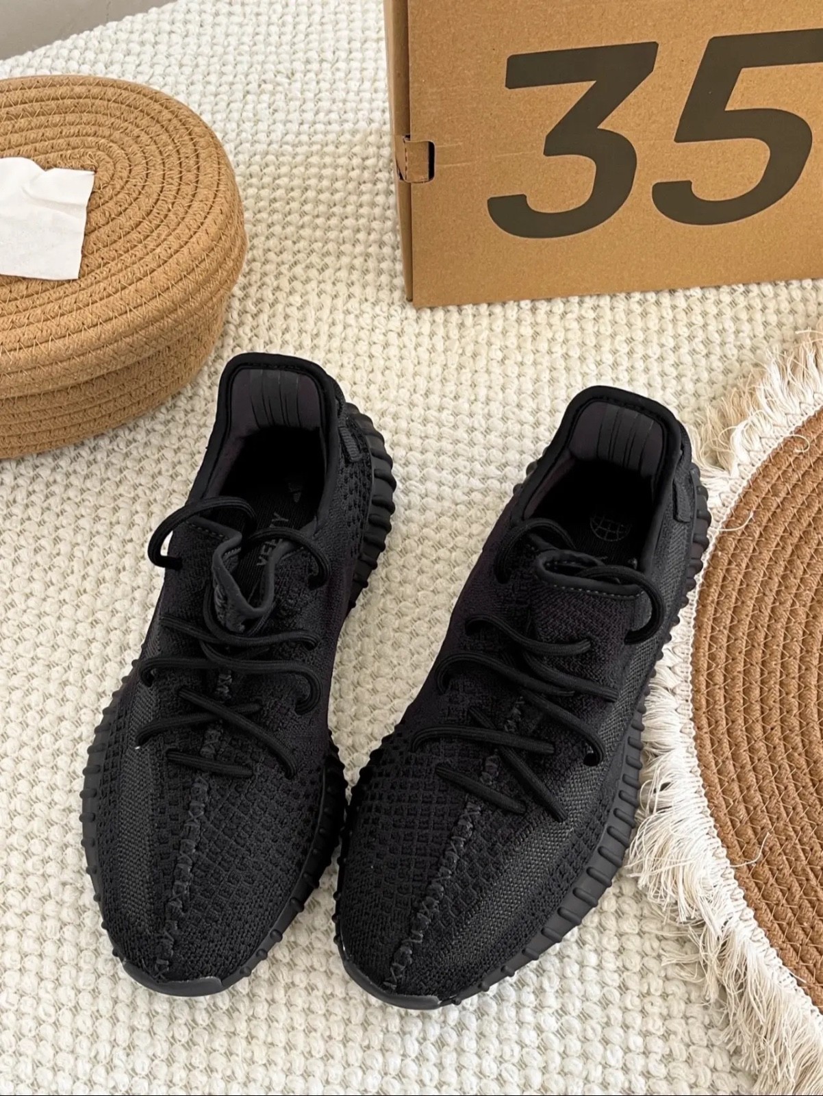 adidas Yeezy 350 V2 'Onyx' – The Stealth All-Black Everyday Essential adidas Yeezy 350 V2 'Onyx' – The Stealth All-Black Everyday Essential
