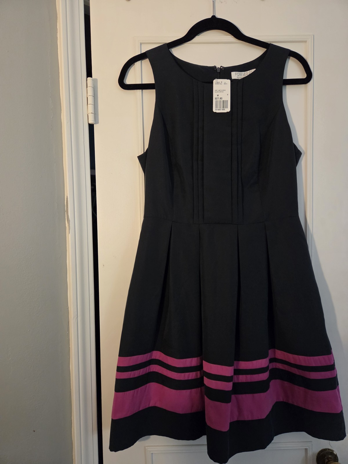FOREVER 21 Women’s S Black A-Line Knee Dress Pleated Striped Hem Sleeveless FOREVER 21 Women’s S Black A-Line Knee Dress Pleated Striped Hem Sleeveless