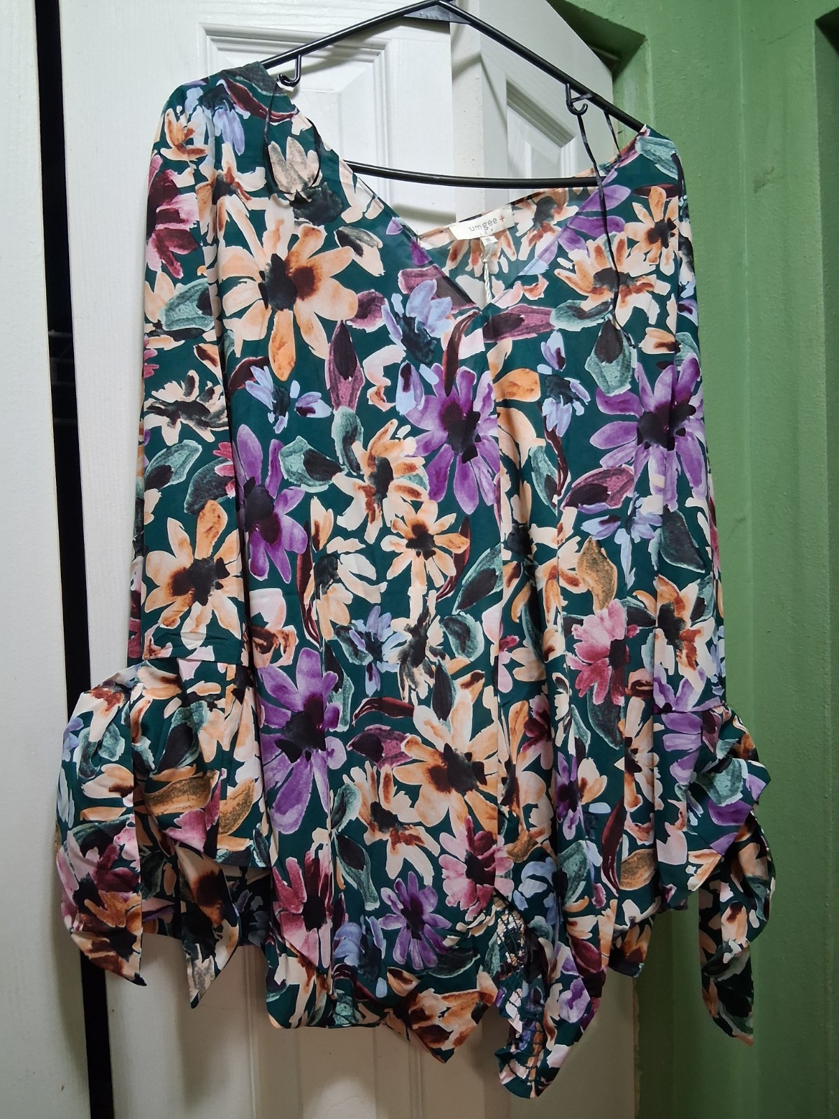 New with Tags Umgee 2x Floral Blouse