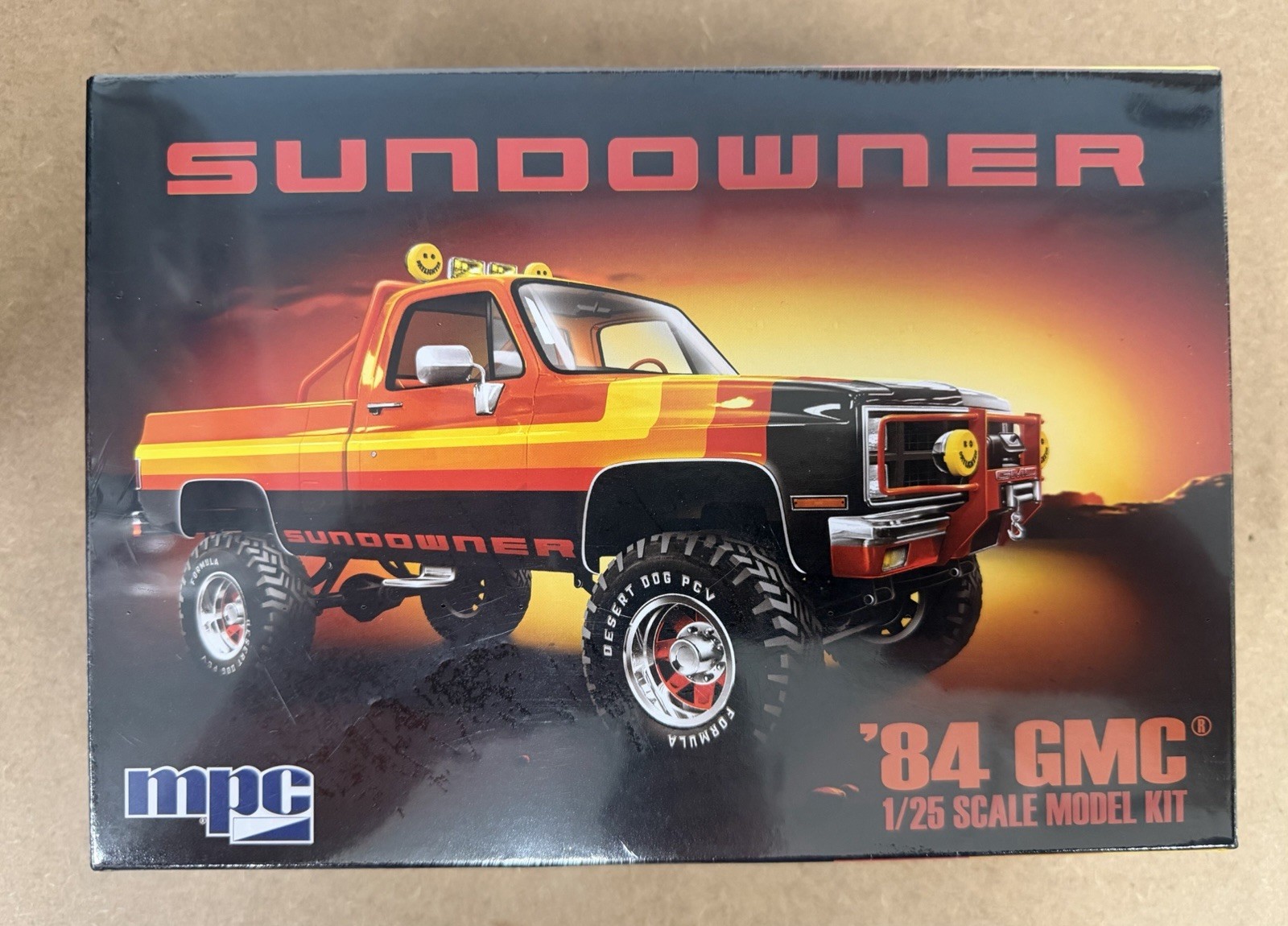 MPC \'84 GMC Sundowner 1:25 Plastic Unassembled Model Kit Paint Glue MPC1025 MPC \'84 GMC Sundowner 1:25 Plastic Unassembled Model Kit Paint Glue MPC1025