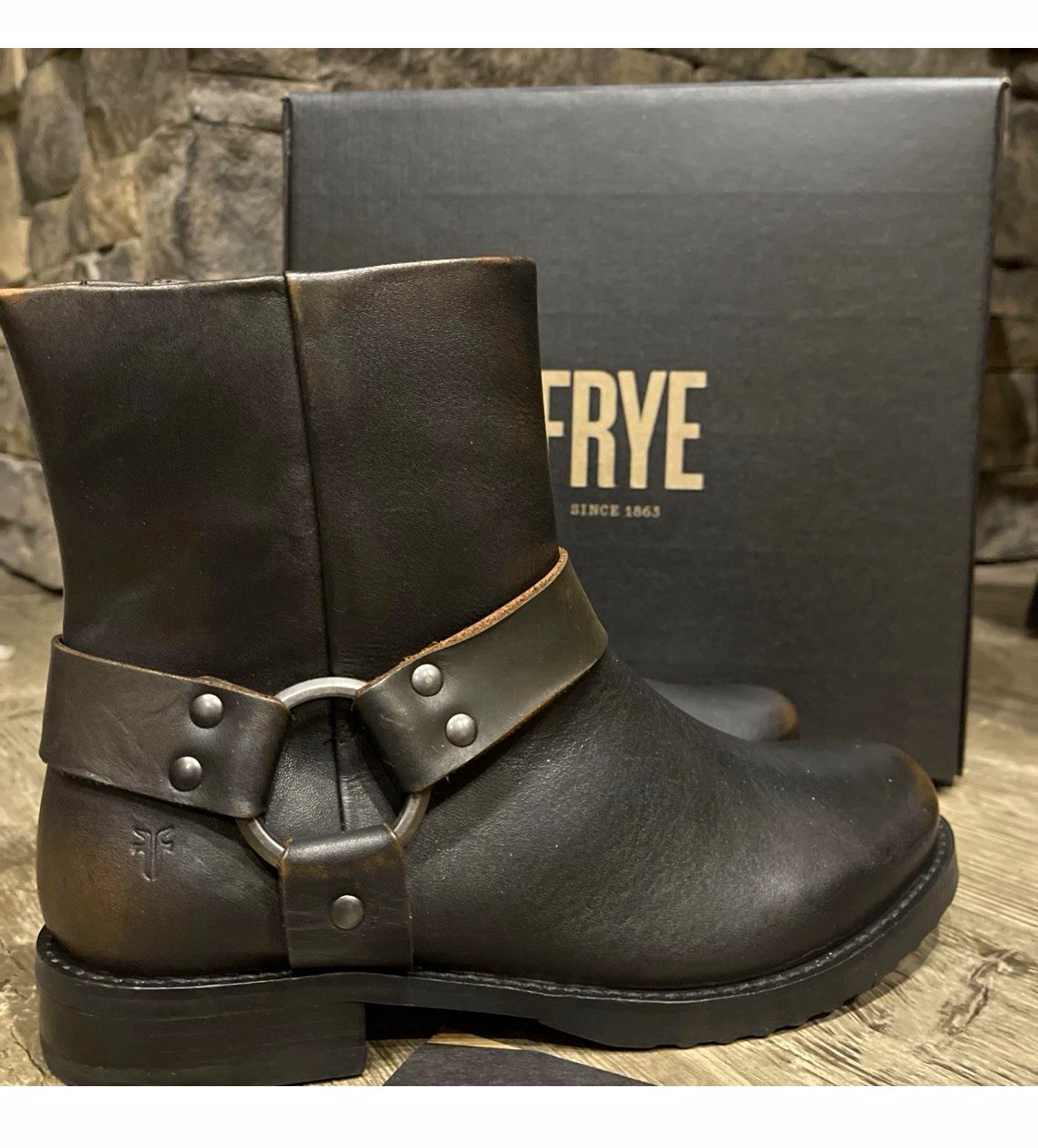Frye Veronica Flex Harness Leather Studded Mid-Calf Zip Boot 9.5 M 41543 Frye Veronica Flex Harness Leather Studded Mid-Calf Zip Boot 9.5 M 41543