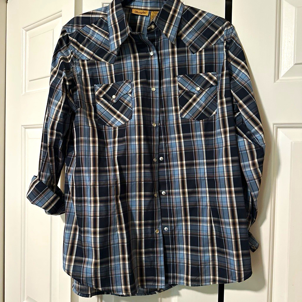 Wrangler women’s XL Plaid Long Sleeve Western Snap-Front Shirt Wrangler women’s XL Plaid Long Sleeve Western Snap-Front Shirt