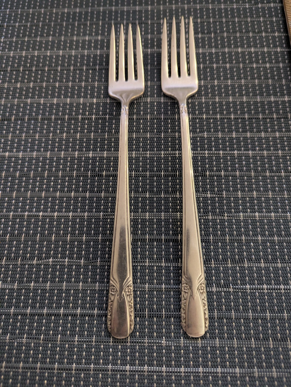 1938 WM Rogers & Son Silverplate Silver Talisman 2 Long Grille Forks 1938 WM Rogers & Son Silverplate Silver Talisman 2 Long Grille Forks