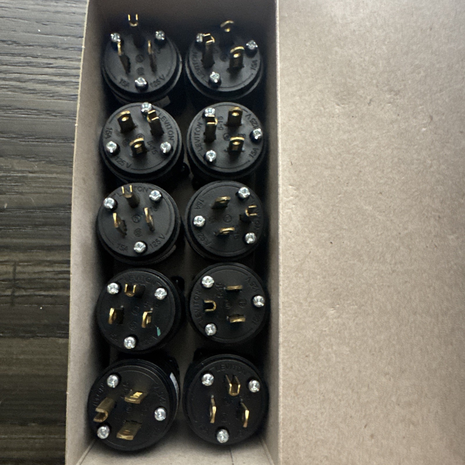 Leviton 515PR 15A 125V 2-Pole 3-Wire Black Round Plug NEMA 5-15P
