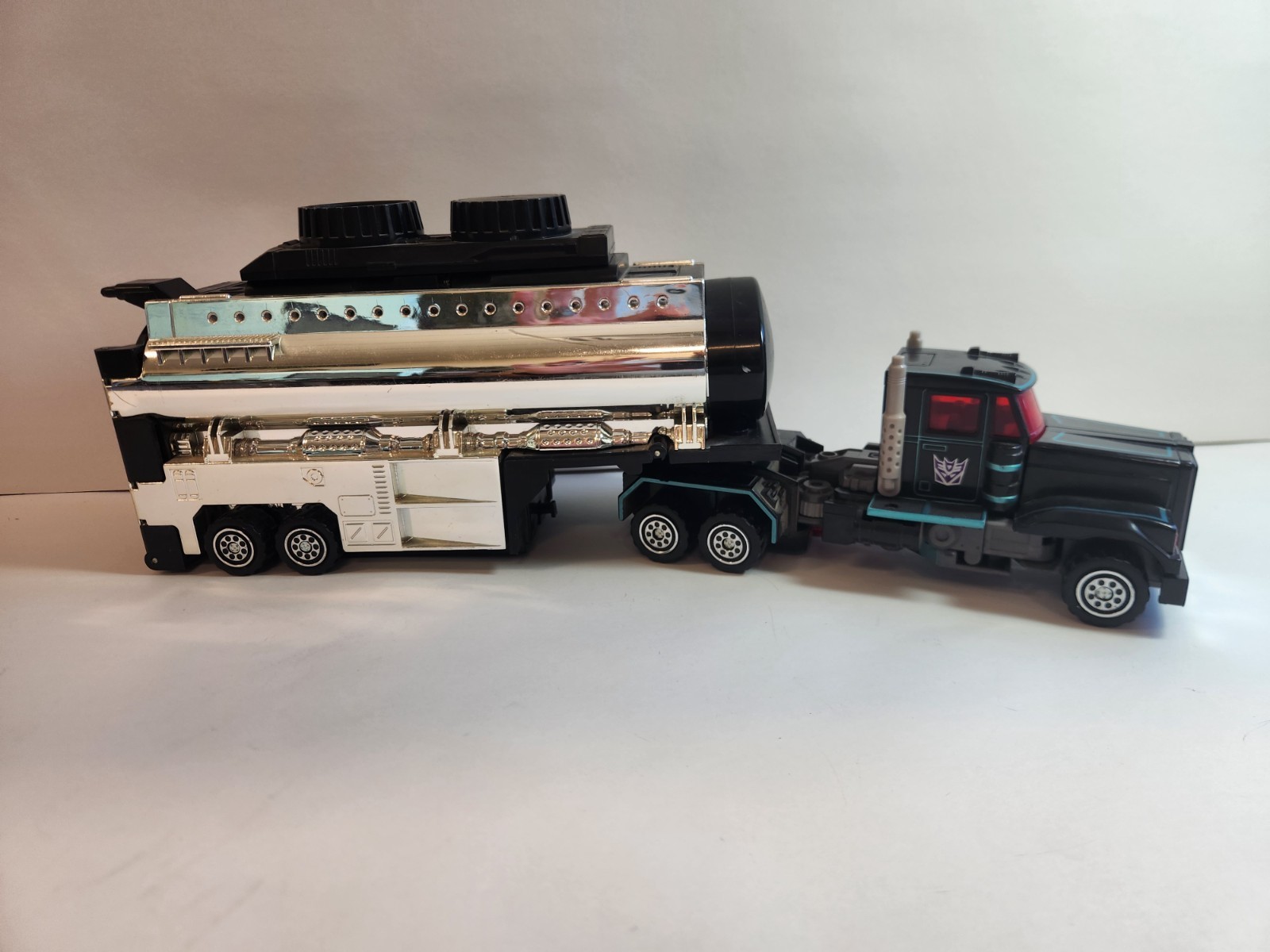 Vintage Transformers RID 2001 Scourge Tanker Truck Black Convoy w/ Sword Discs Vintage Transformers RID 2001 Scourge Tanker Truck Black Convoy w/ Sword Discs
