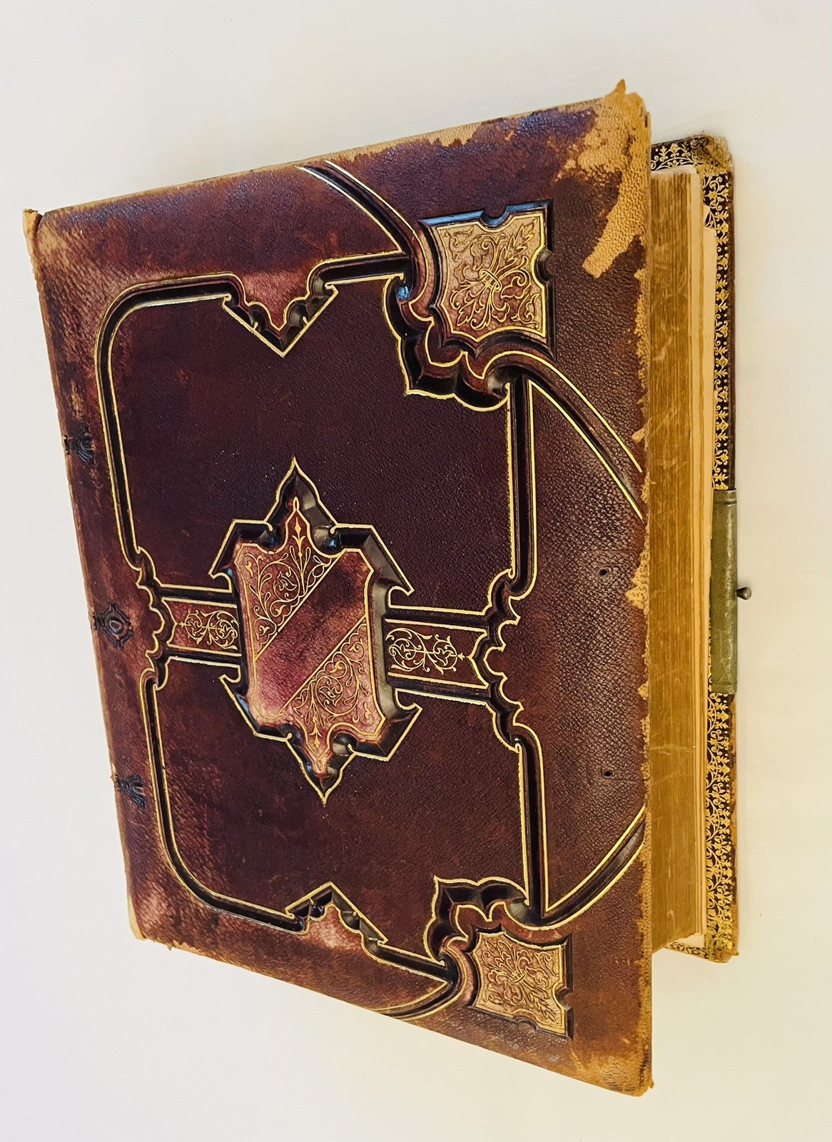 ANTIQUE LATE VICTORIAN LARGE PULPIT HOLY BIBLE W/ DEEP EMBOSSED CALFSKIN PANEL
