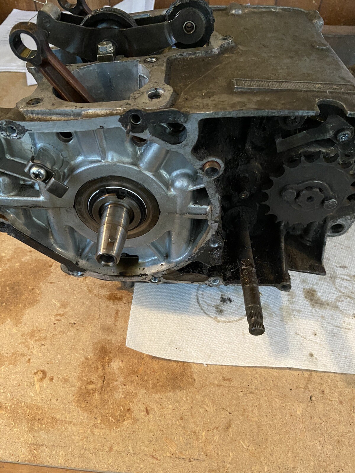 1970-1973 HONDA CL175 CB175 ENGINE CRANKCASE BOTTOM END TRANSMISSION CRANK 1970-1973 HONDA CL175 CB175 ENGINE CRANKCASE BOTTOM END TRANSMISSION CRANK
