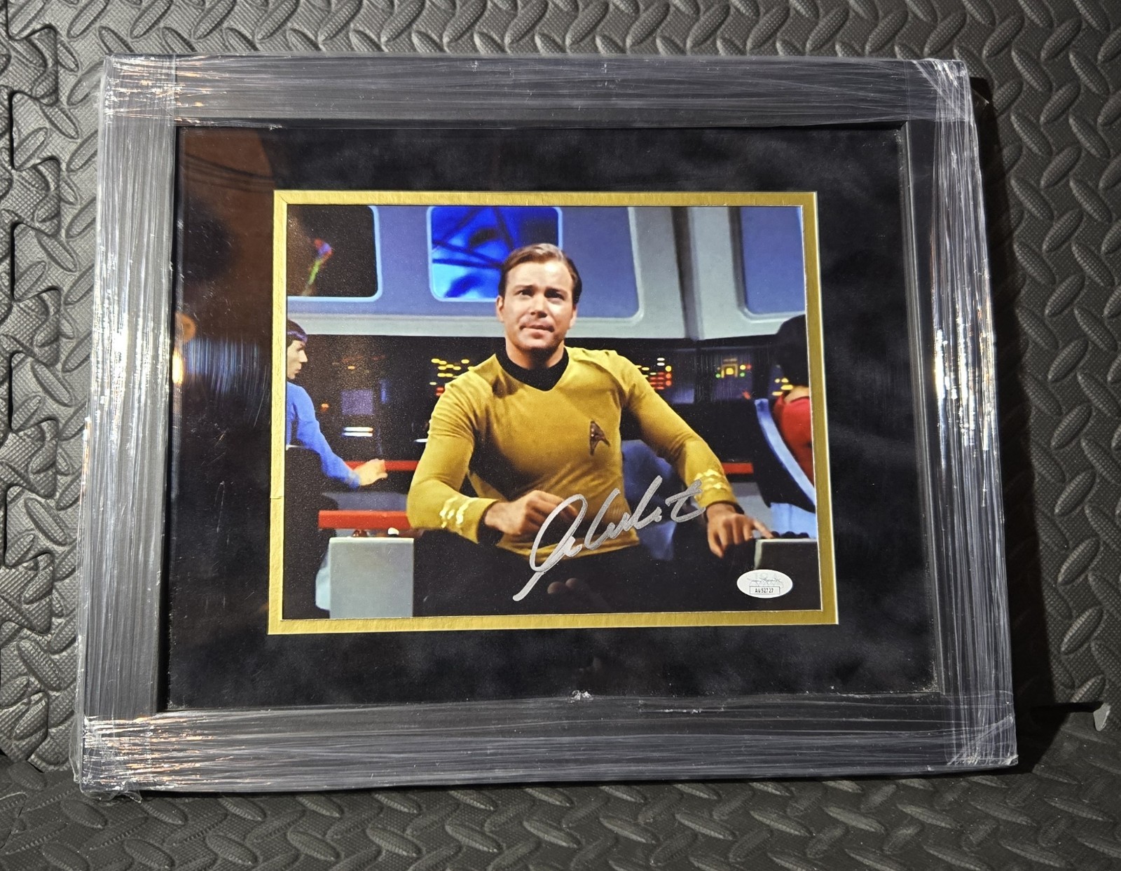 William Shatner - Capitan Kirk Star Trek Framed Autographed 8x10 JSA COA William Shatner - Capitan Kirk Star Trek Framed Autographed 8x10 JSA COA