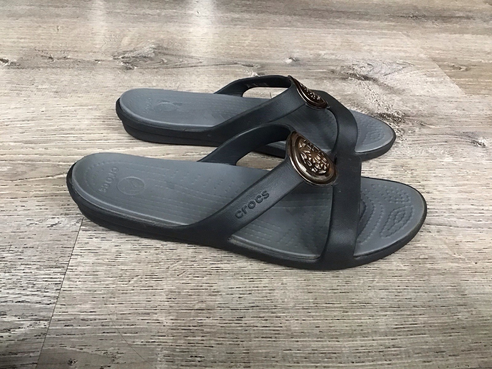 Crocs Sanrah Circle Sandal Women\'s Size 9 Black Slip On Wedge Slide 14958