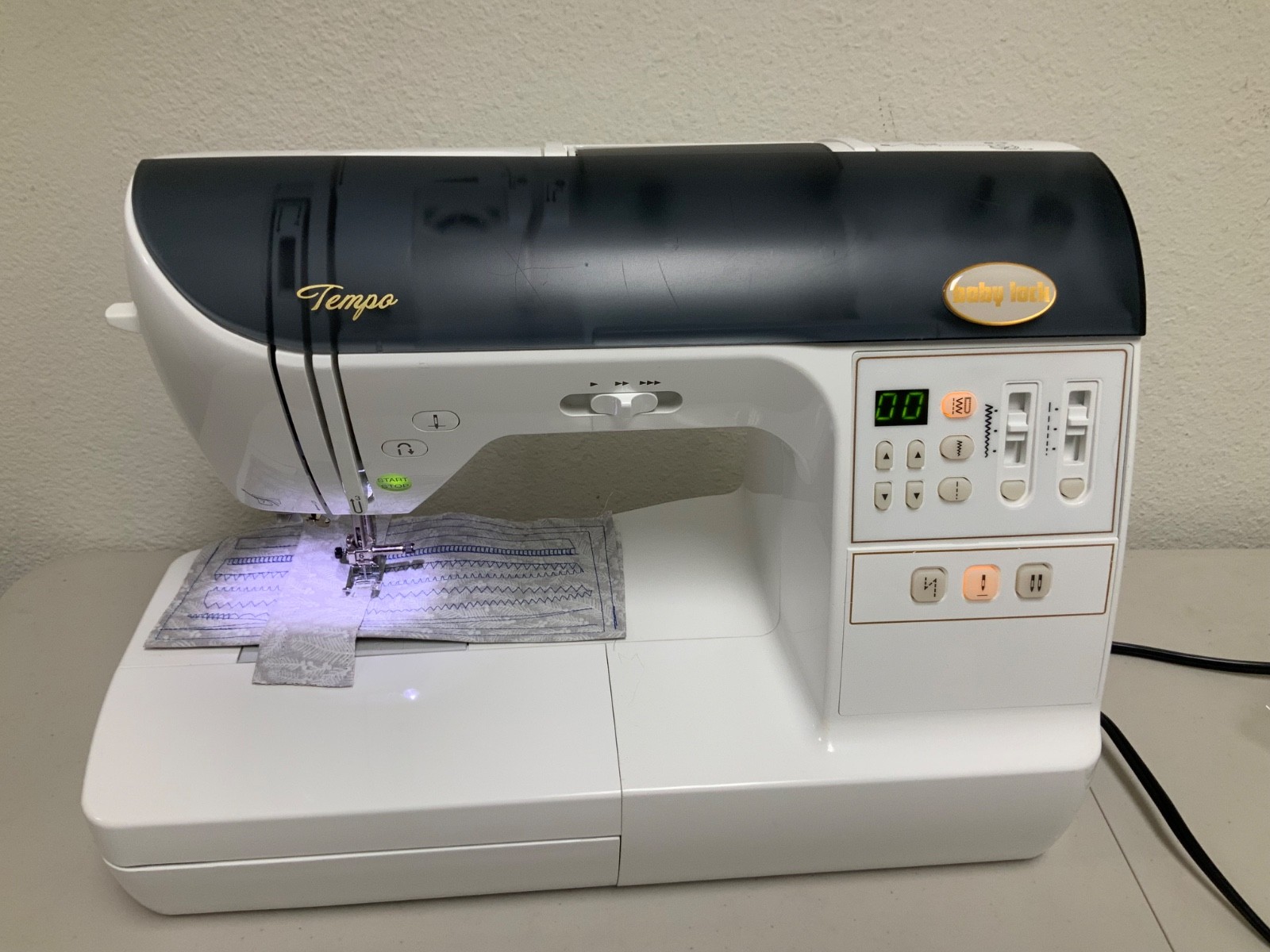 Baby Lock Tempo BLTP in Excellent Condition Fully Serviced Baby Lock Tempo BLTP in Excellent Condition Fully Serviced