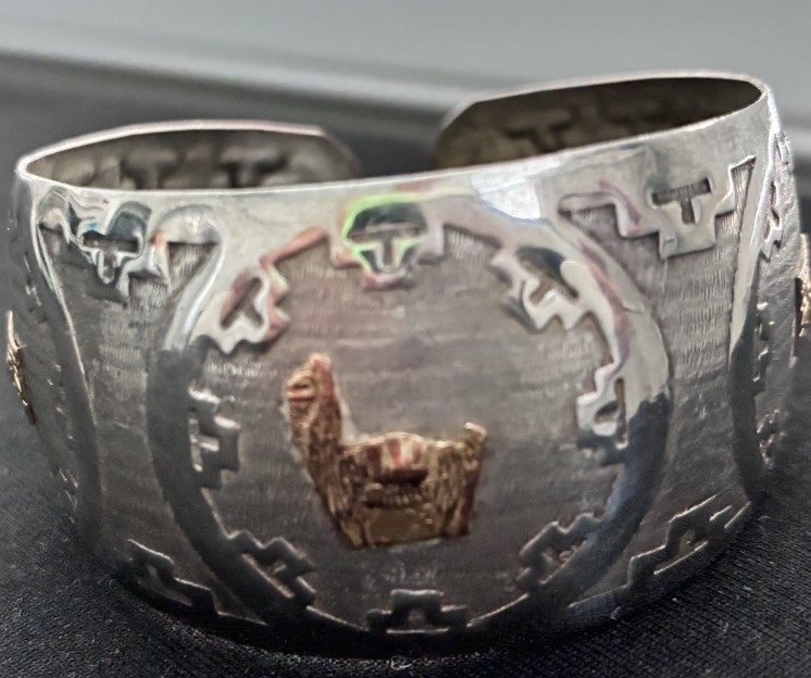 VINTAGE 18K & 925 STERLING PERUVIAN LLAMA INCAN CUFF BRACELET VINTAGE 18K & 925 STERLING PERUVIAN LLAMA INCAN CUFF BRACELET