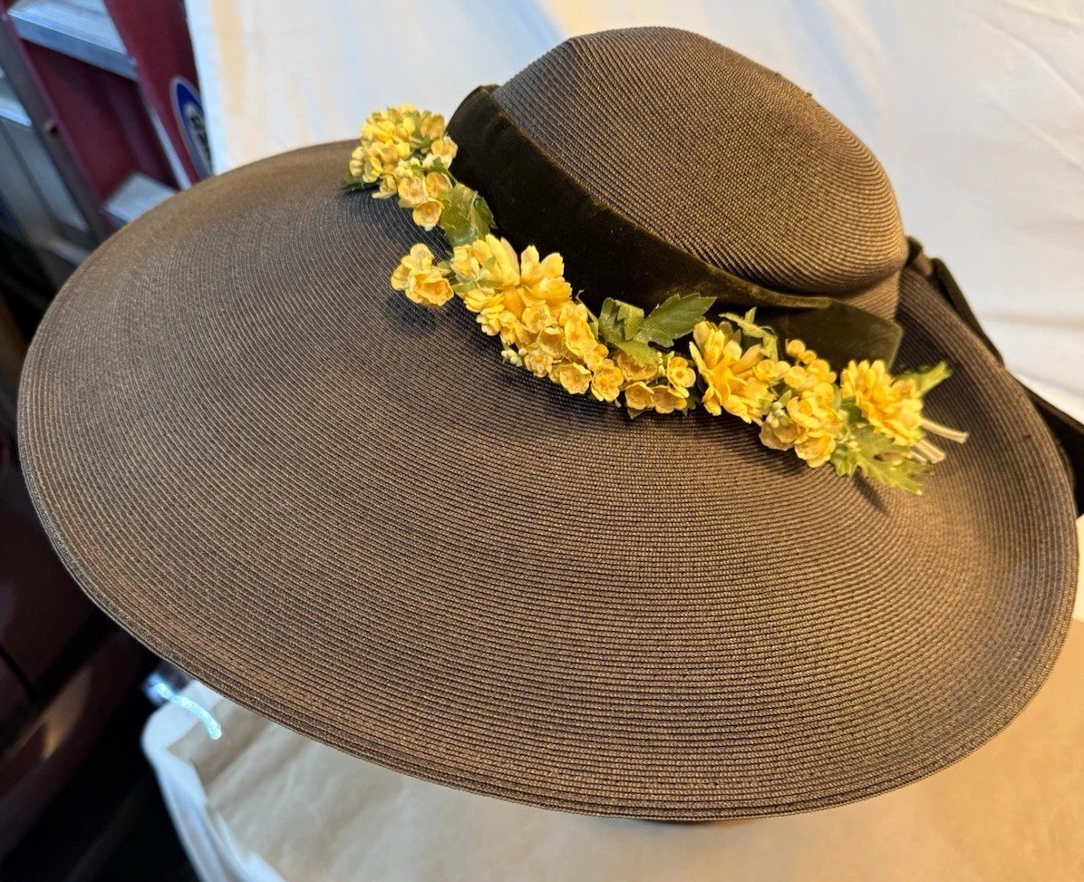 Vtg 1940s 1950s Millinery Estate Lot 4 Hats 5 Prs Opera Gloves - Display Stand Vtg 1940s 1950s Millinery Estate Lot 4 Hats 5 Prs Opera Gloves - Display Stand