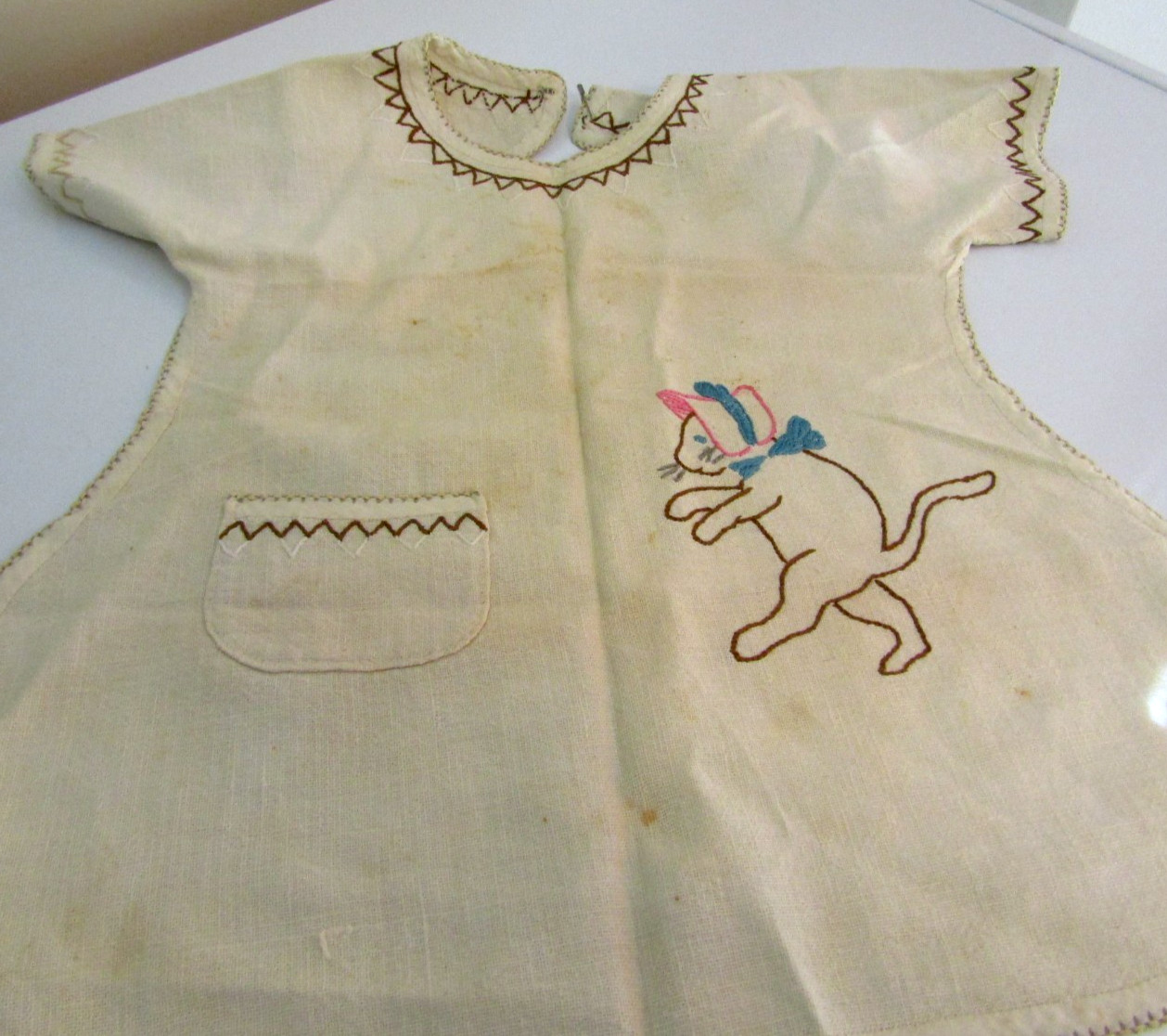 Vintage 1940s Baby Bibs Embroidered Kitty Is All Dressed UP