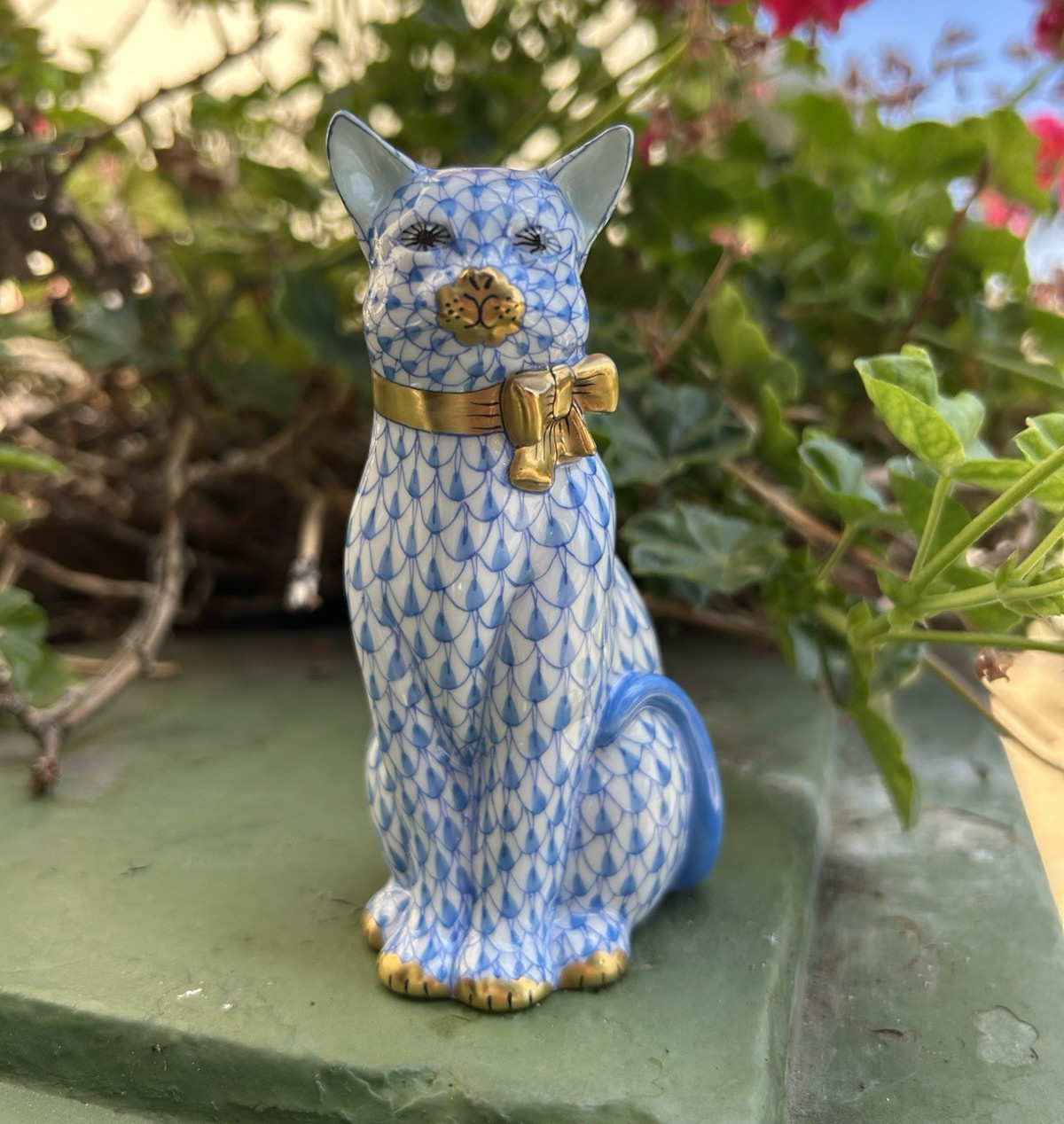 Herend Hungary Handpainted Porcelain Cat Figurine Blue Fishnet Pattern Gold Herend Hungary Handpainted Porcelain Cat Figurine Blue Fishnet Pattern Gold