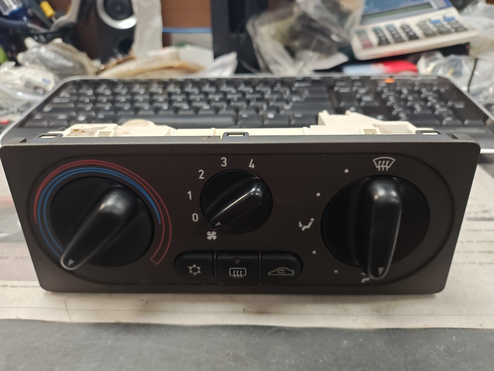 Used OE Saab 9-3 A/C Manual Heating Heater Climate Control 5174685 1999 to 2003 Used OE Saab 9-3 A/C Manual Heating Heater Climate Control 5174685 1999 to 2003