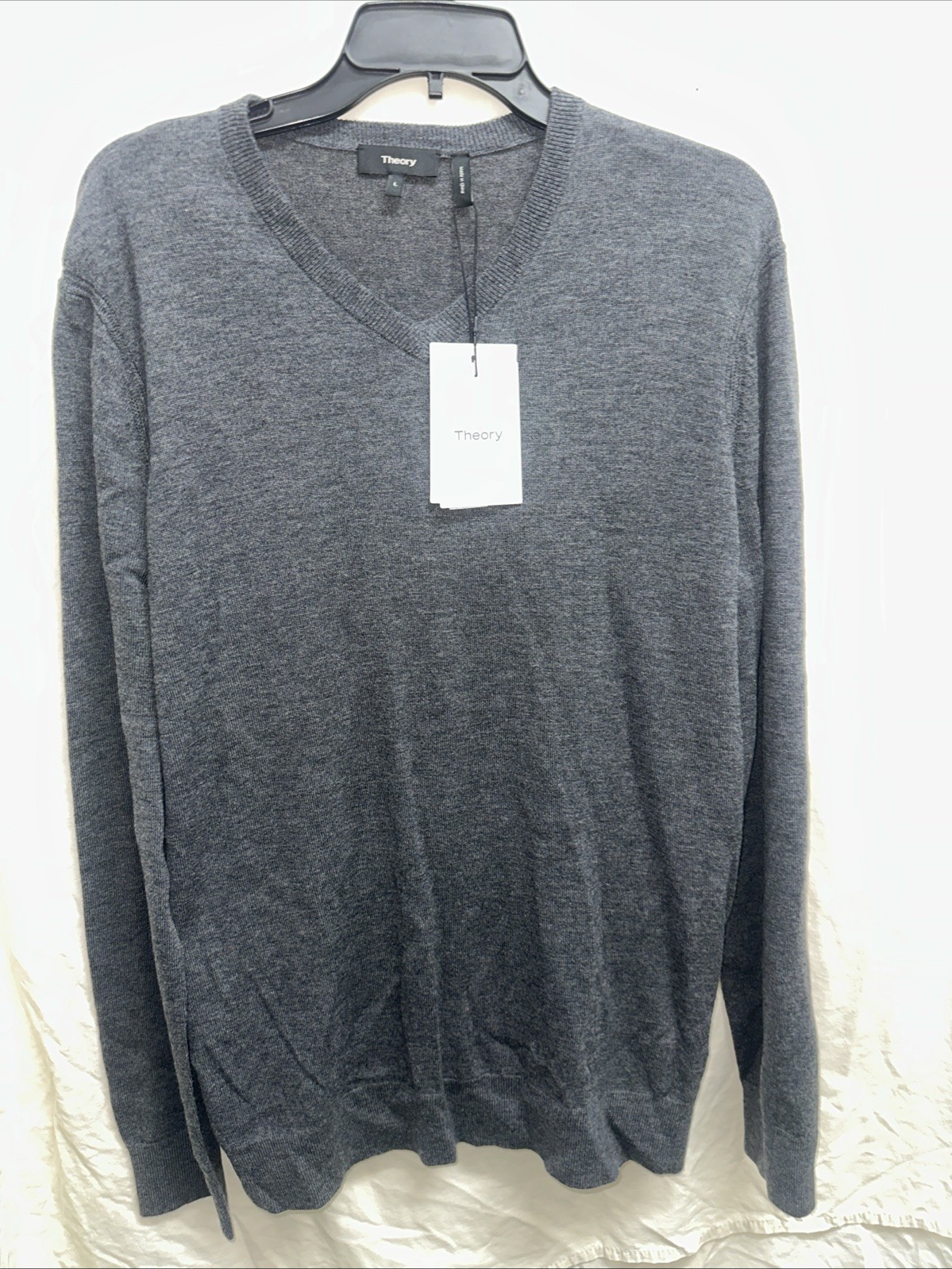 NWT Theory Men’s Long Sleeve V-Neck Sweater Gray Size L NWT Theory Men’s Long Sleeve V-Neck Sweater Gray Size L