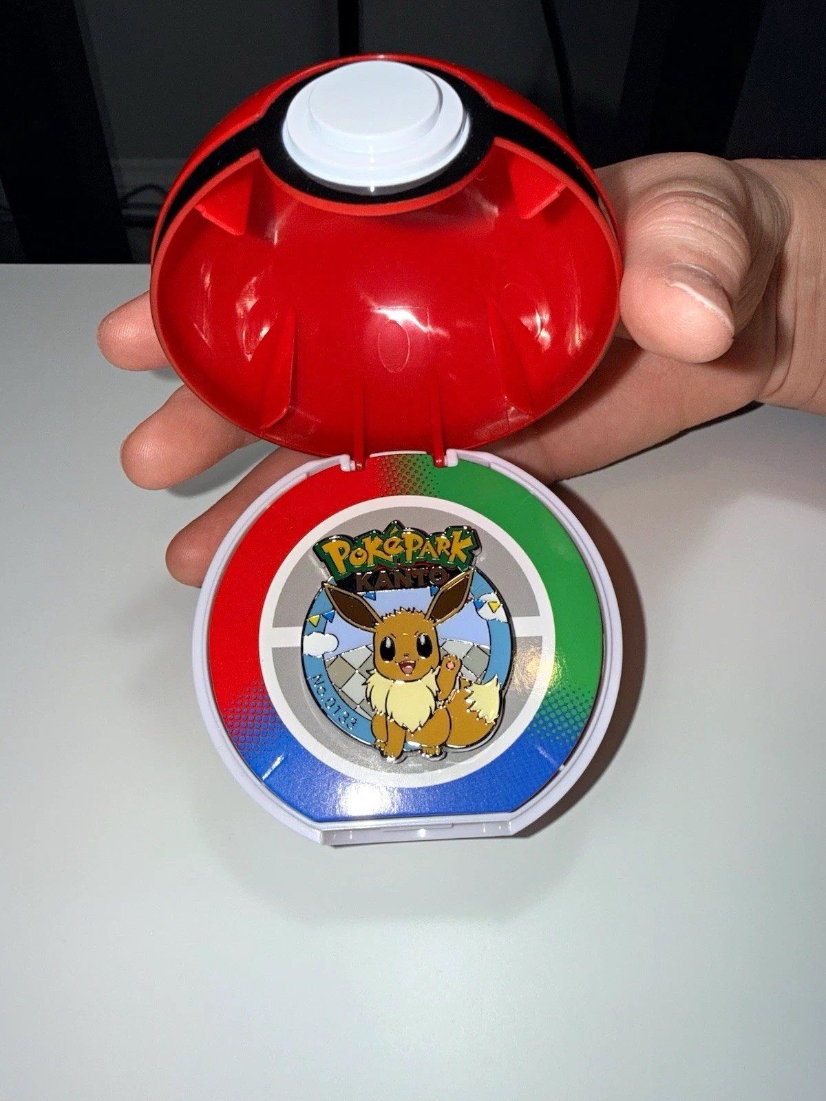 Pokepark Kanto Pokémon Pin with ball Eevee No.0133 Pokepark Kanto Pokémon Pin with ball Eevee No.0133