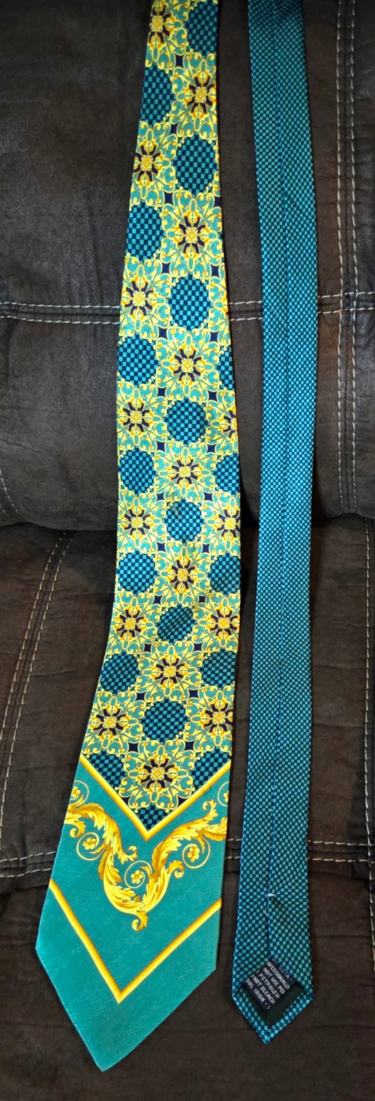 1990s GIANNI VERSACE, RARE VINTAGE NOSTALGIC, BEAUTIFUL and LUXURIOUS SILK TIE 1990s GIANNI VERSACE, RARE VINTAGE NOSTALGIC, BEAUTIFUL and LUXURIOUS SILK TIE