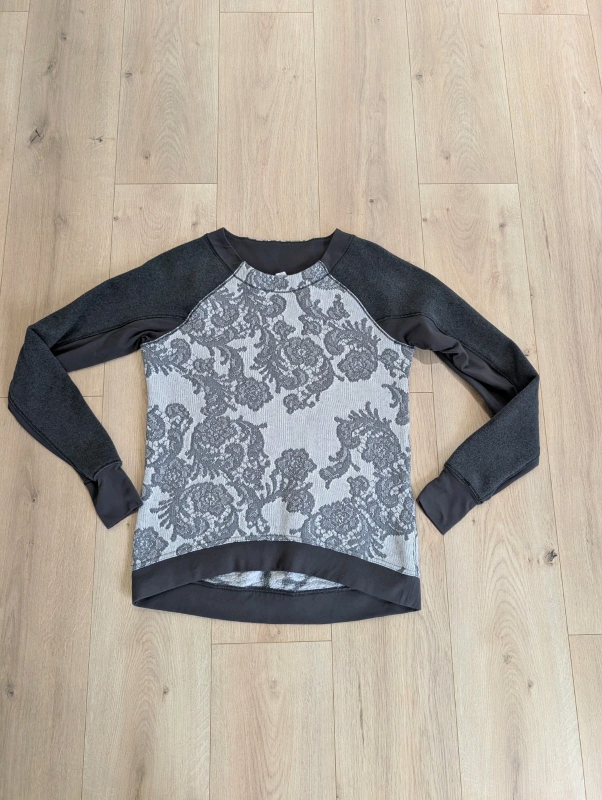 Lululemon Women\'s Fleet Street Pullover Black White Heathered Black Soot Size 6