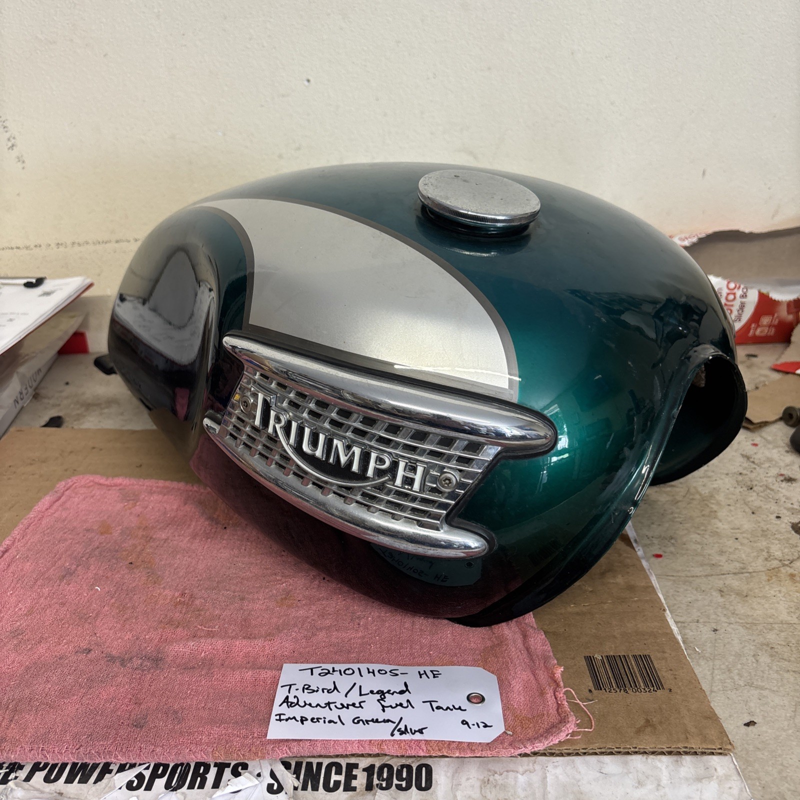 Triumph Thunderbird 900 Fuel Gas Tank Imperial Green T2401405-HE Used Nice OEM 