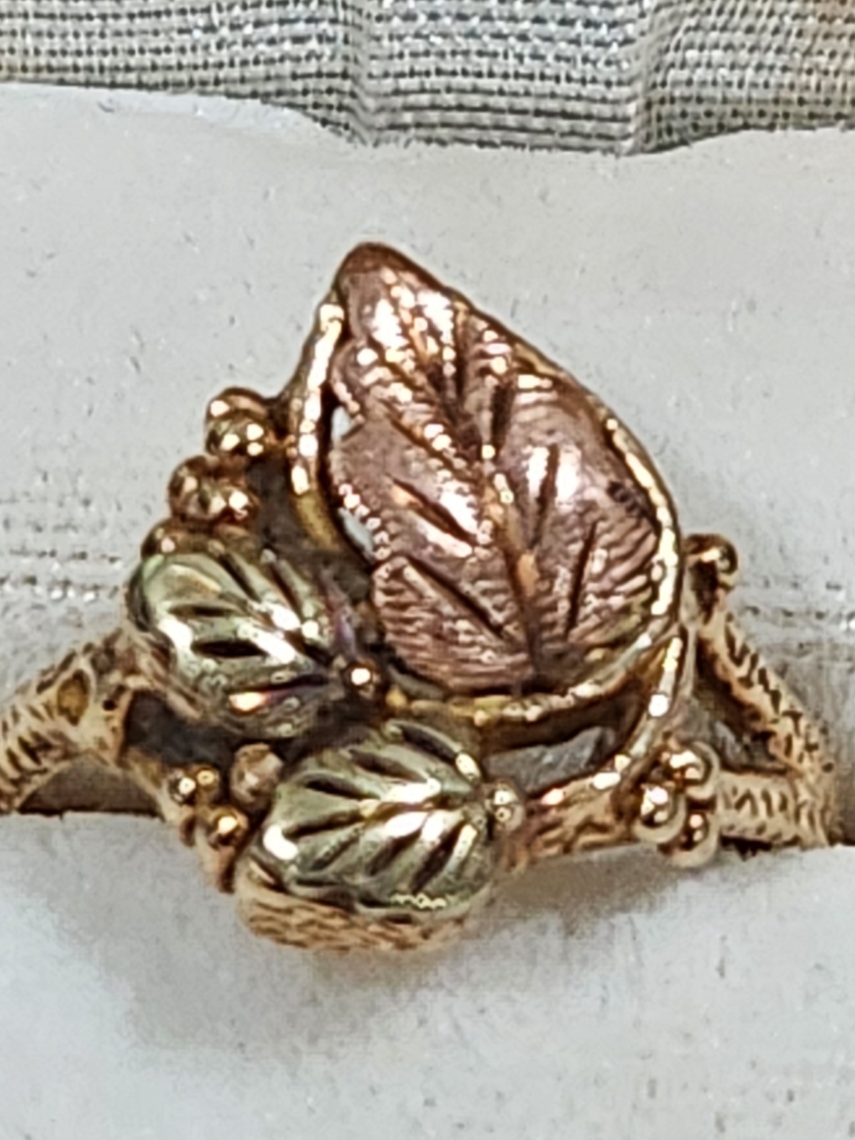 Landstrom's Black Hills Gold Ring  10K 12K Gold Multi-color Leaves Grapes size 7