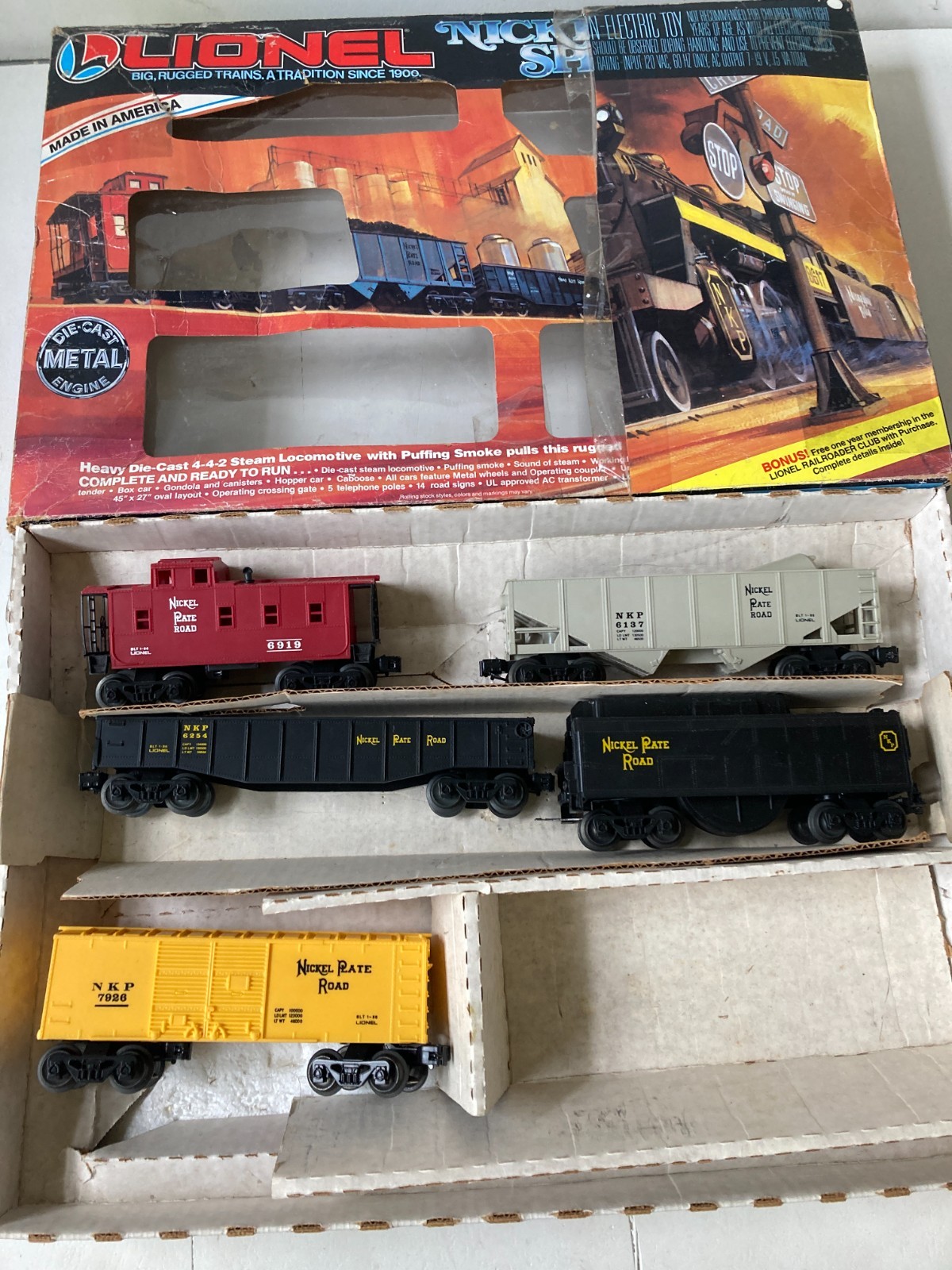Vintage Lionel 0-27 Guage Nickel Plate Special Train Cars Only - No Loco Track Vintage Lionel 0-27 Guage Nickel Plate Special Train Cars Only - No Loco Track