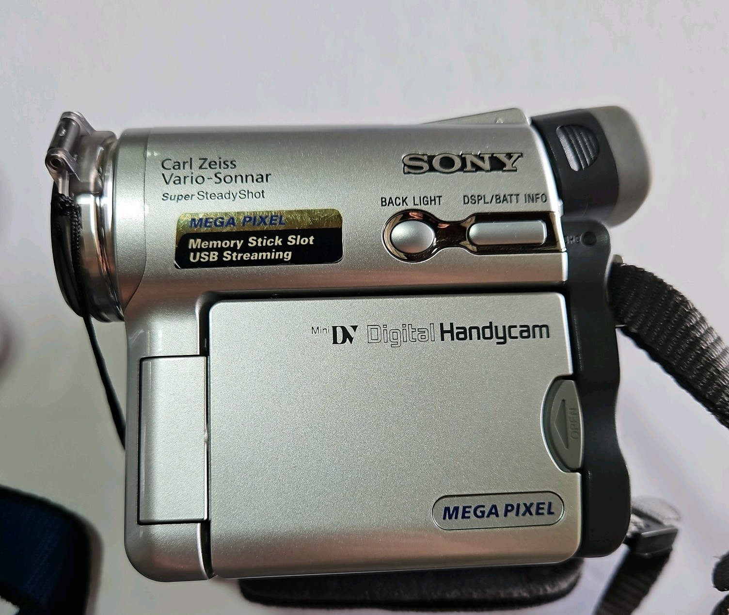 Sony Handycam DCR-TRV33 Mini DV Camcorder - Bundle Tested