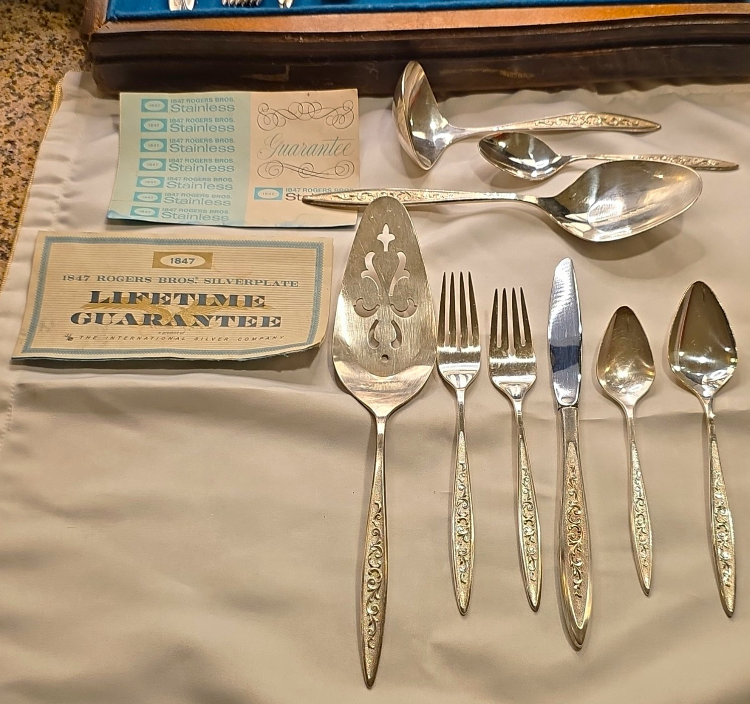 Vtg. 1847 Rogers Bros. Silverplated Esperanto Flatware 47 Piece Set Vtg. 1847 Rogers Bros. Silverplated Esperanto Flatware 47 Piece Set