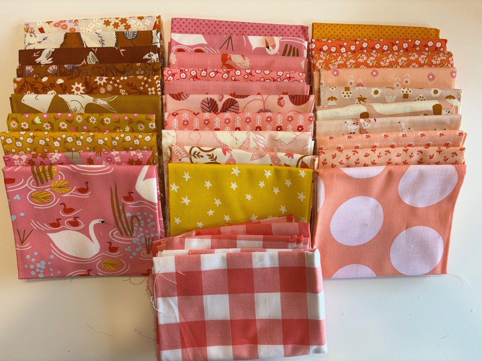 Modern quilting fabric, Moda etc. 32 pieces NEW mostly fat quarters Modern quilting fabric, Moda etc. 32 pieces NEW mostly fat quarters