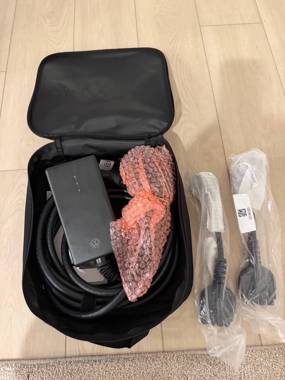 Volkswagen VW ID.4 OEM Portable EV Charger 120V/240V 32A Level 1 & 2
