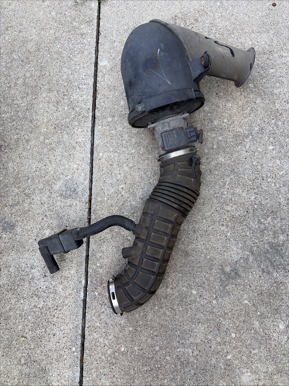 1996-1998 Ford Mustang 4.6L GT Air Intake Rubber Tube Filter Box Unit